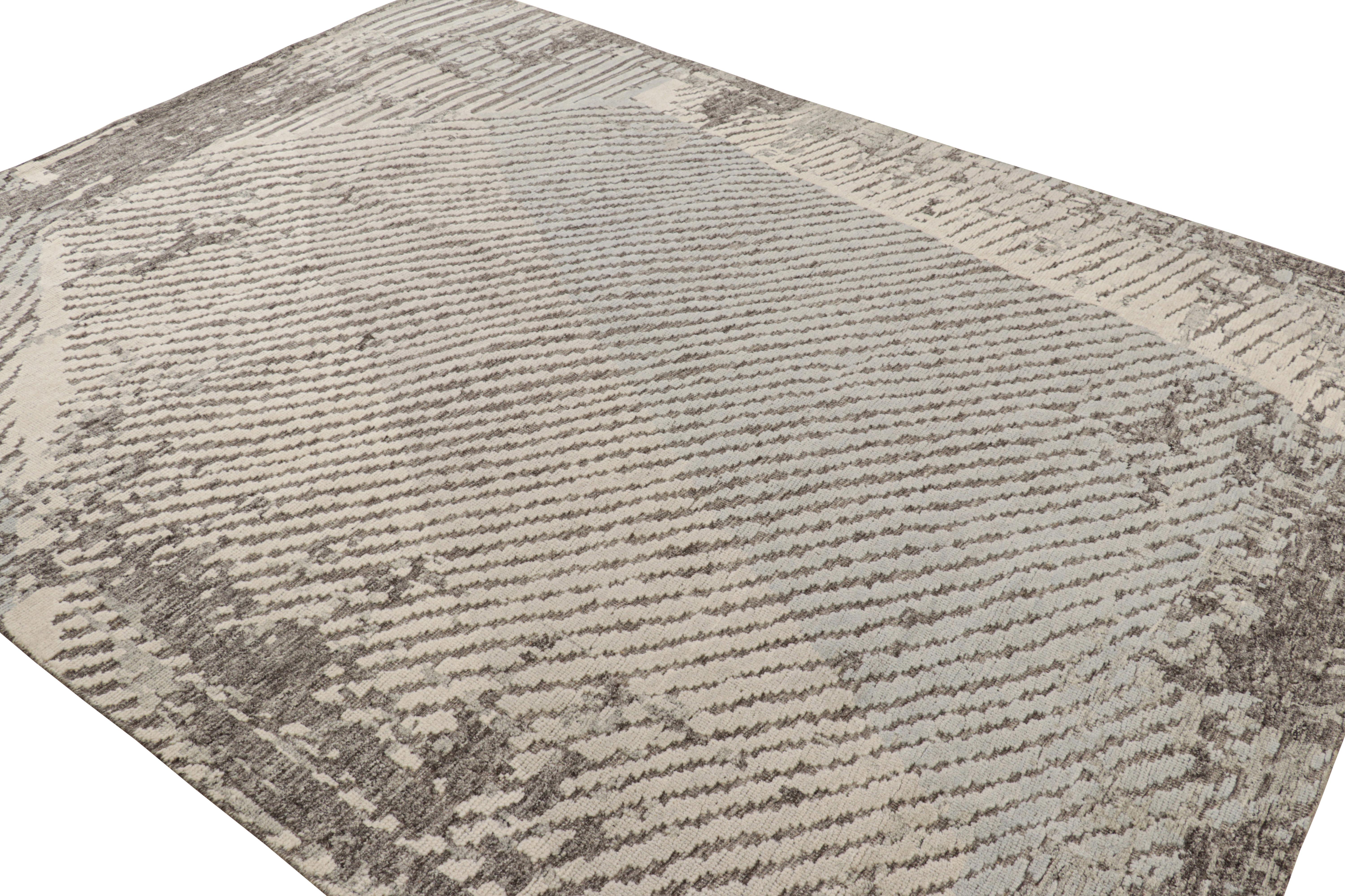 Indiano Rug & Kilim è un tappeto astratto con motivi geometrici grigi, blu e bianchi. in vendita