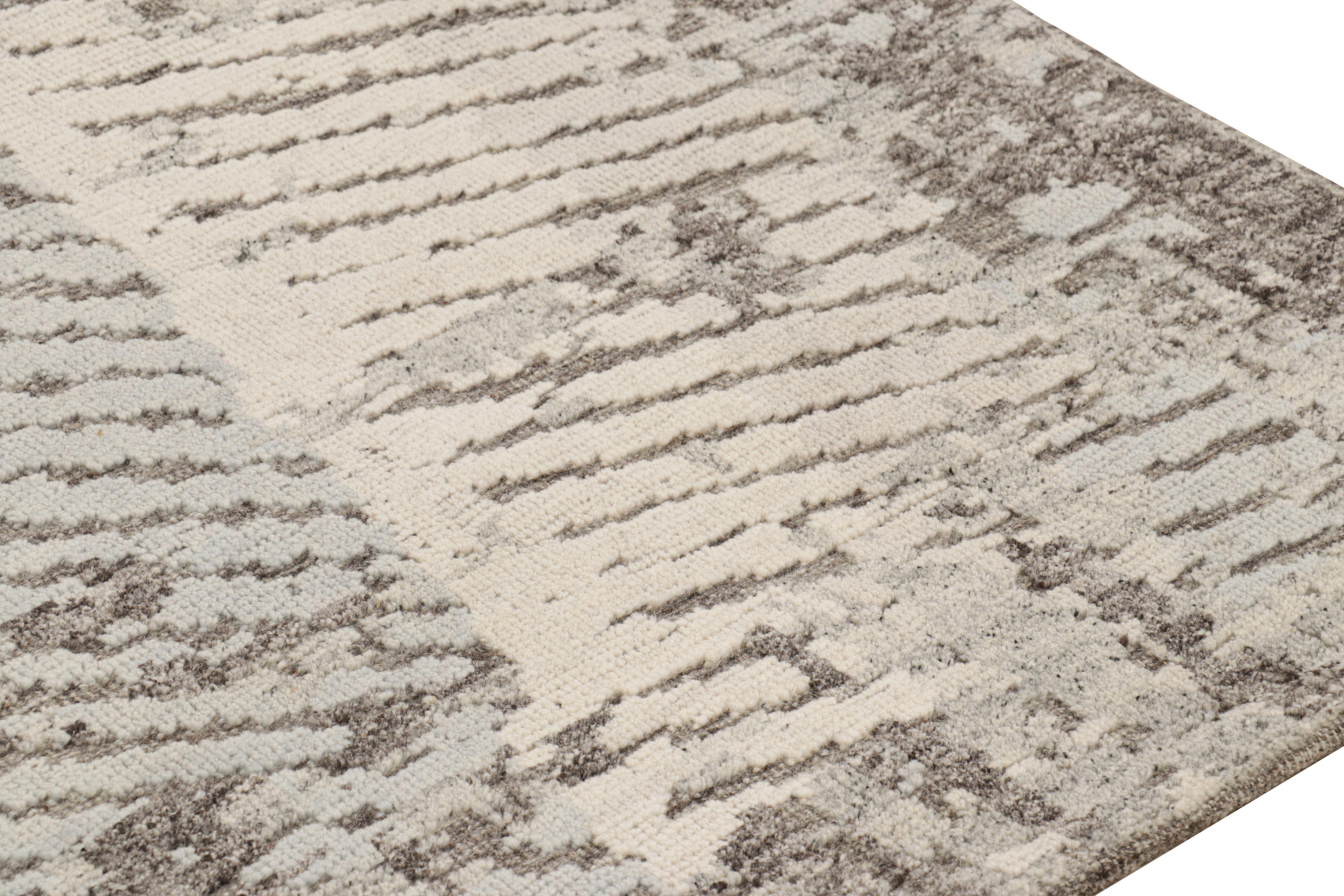 Abstrakter Teppich von Rug & Kilim in Grau, Blau und Weiß mit geometrischen Mustern im Zustand „Neu“ im Angebot in Long Island City, NY