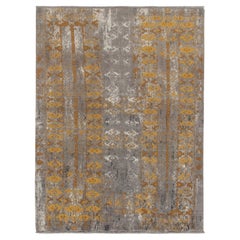 Rug & Kilim è un tappeto astratto con motivo grigio, oro e beige-marrone.