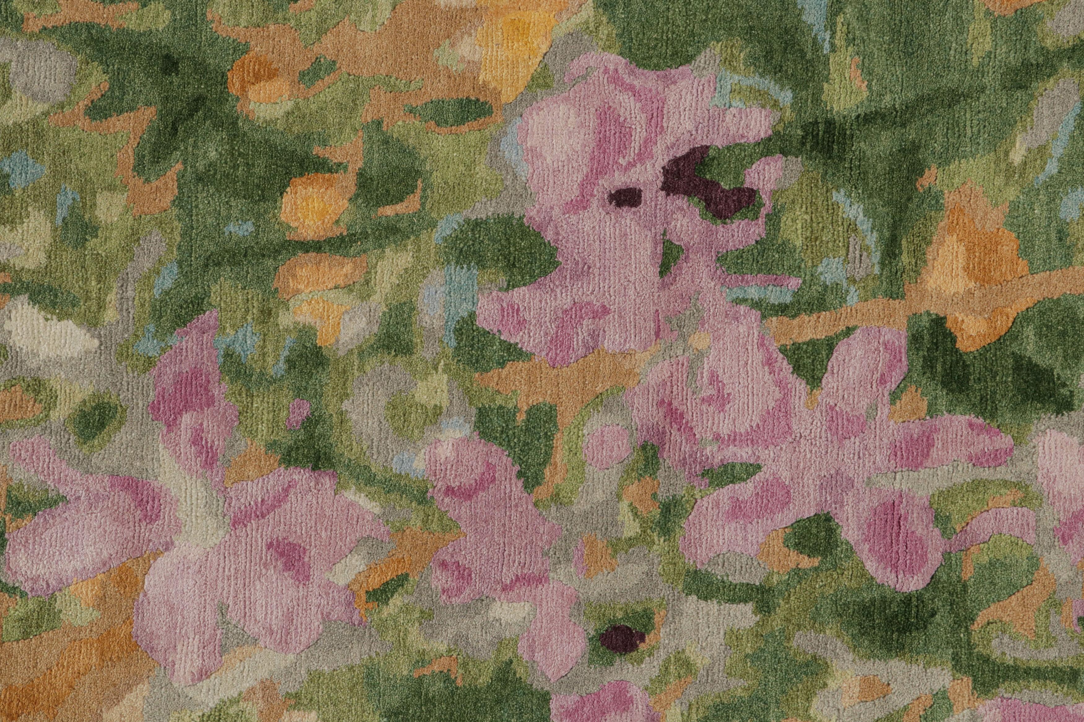 Rug & Kilim's Abstract Rug in Greene Greene with Colorful Patterns Wild Flowers Spring (tapis abstrait en vert avec des motifs colorés de fleurs sauvages) Neuf - En vente à Long Island City, NY