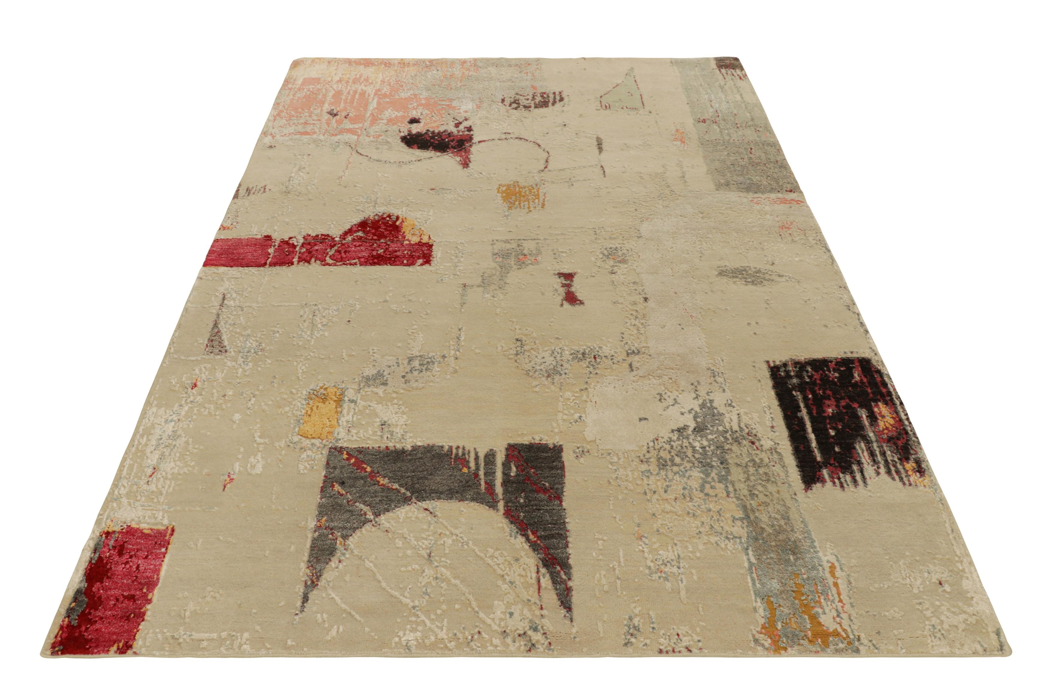 Abstrakter Teppich von Rug & Kilim in Off-White mit bunten geometrischen Mustern (Indisch) im Angebot