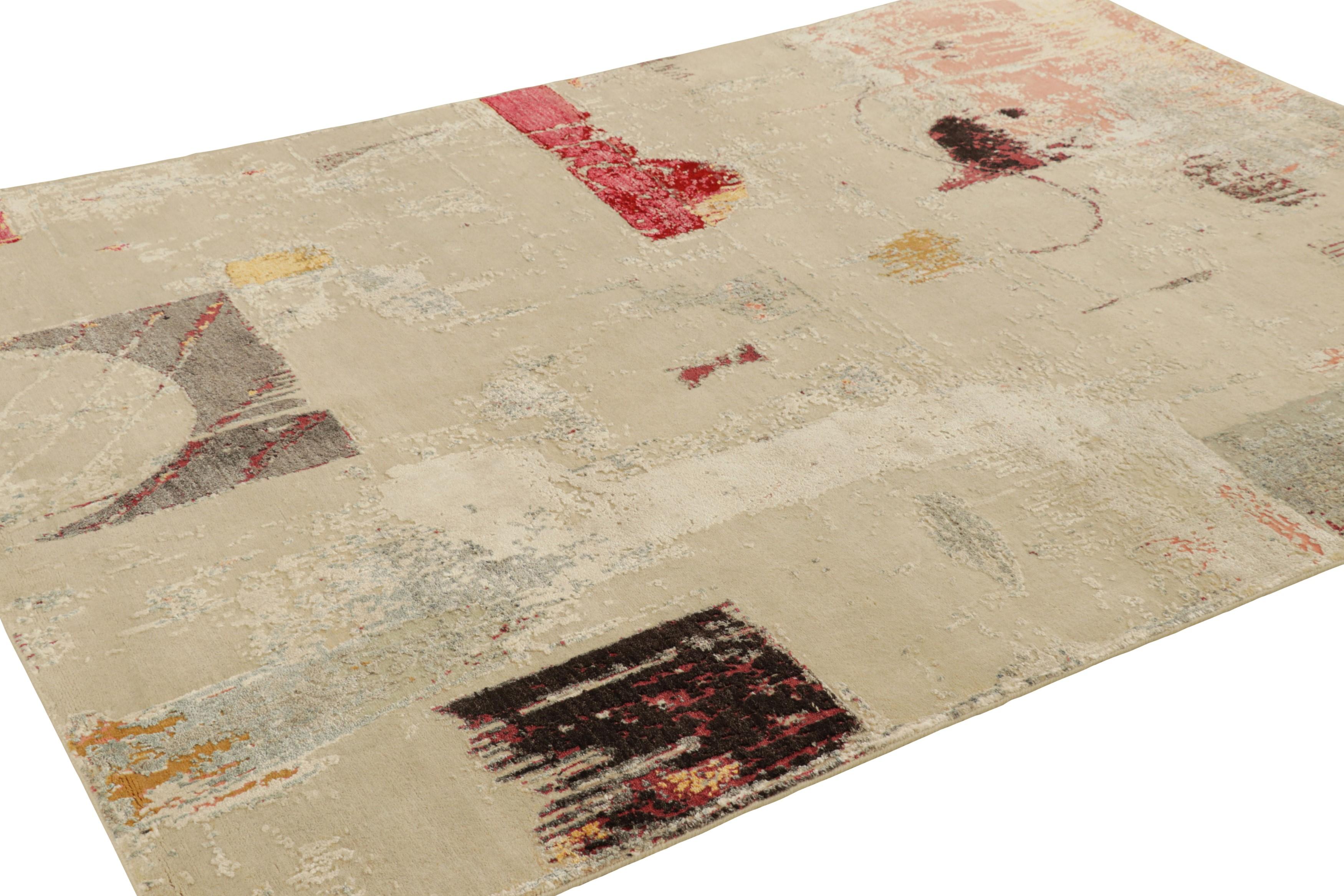 Abstrakter Teppich von Rug & Kilim in Off-White mit bunten geometrischen Mustern (Handgeknüpft) im Angebot