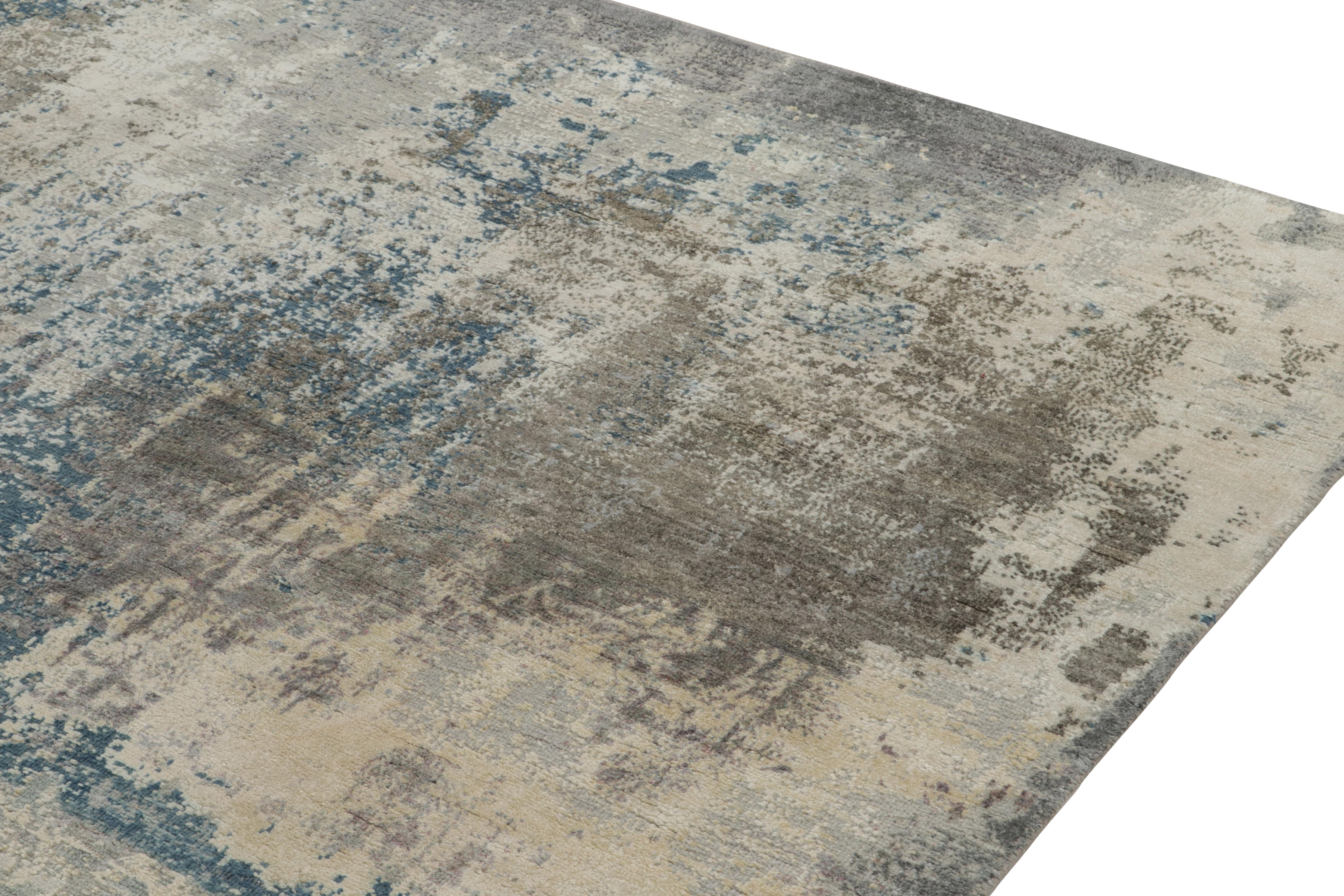 Annodato a mano Rug & Kilim è un tappeto astratto con motivo argento-grigio e blu all over. in vendita