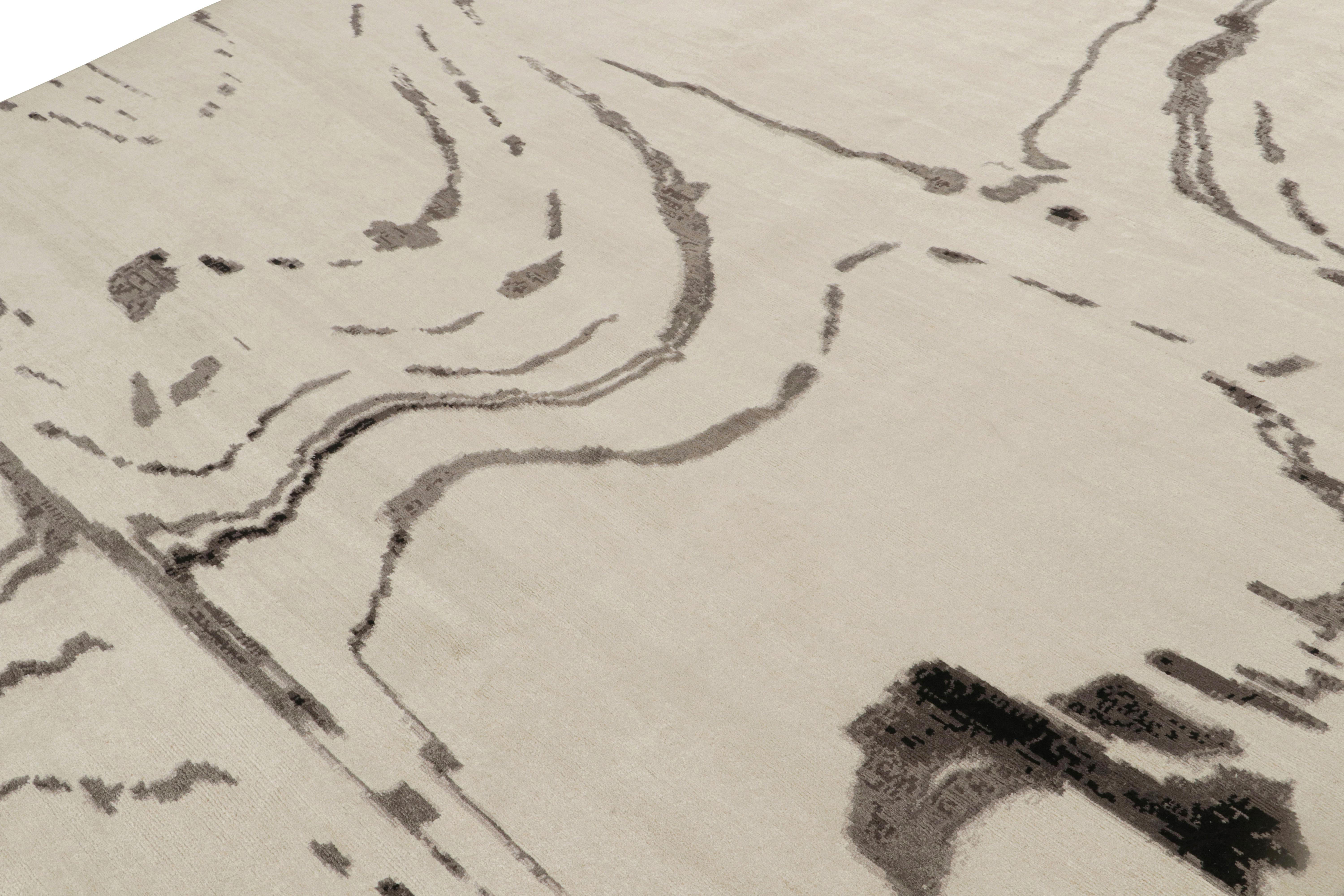 Abstrakter Teppich Shadow von Rug & Kilim  Holzkohle in Beige, mit grauen Mustern (Nepalesisch) im Angebot