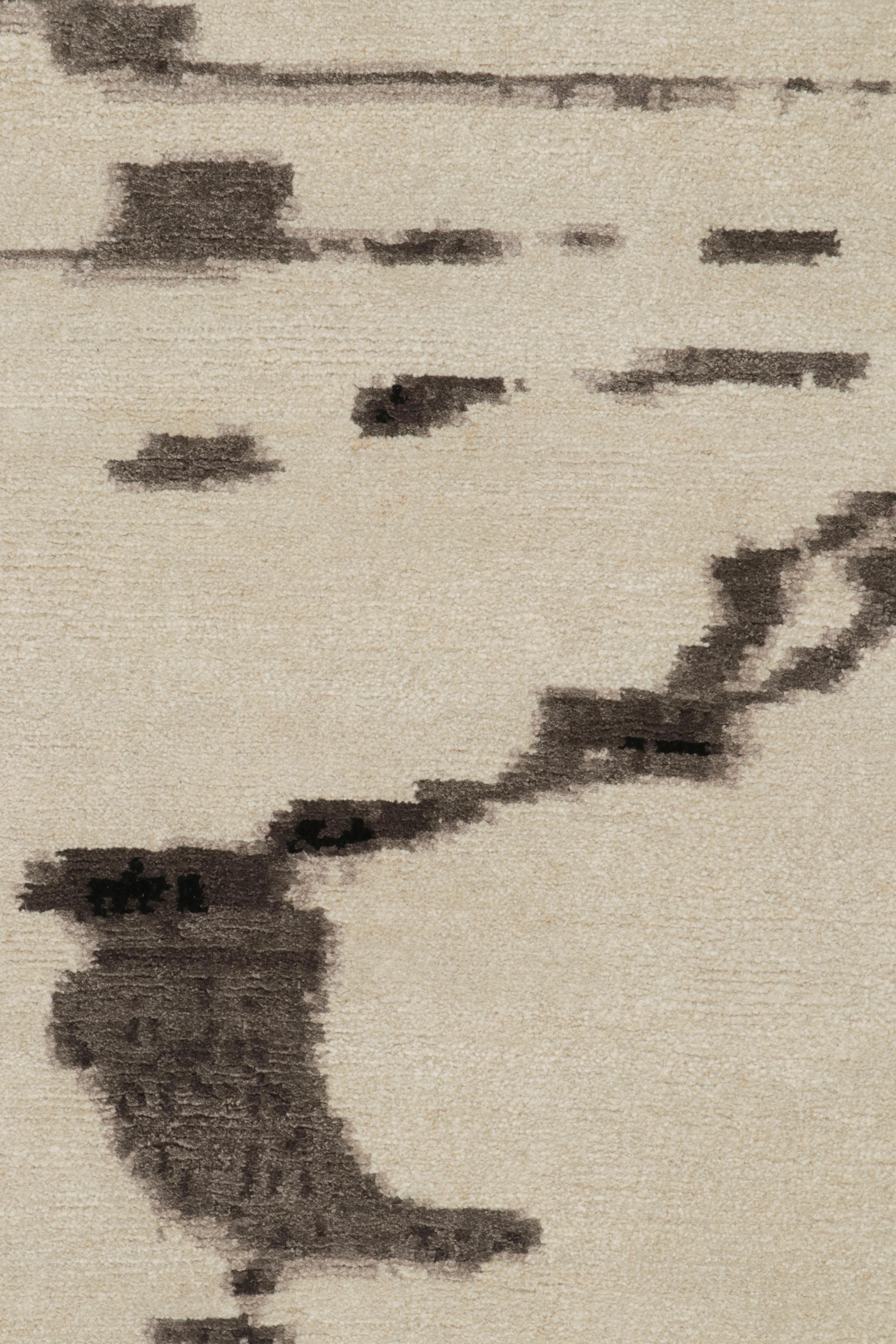 Abstrakter Teppich Shadow von Rug & Kilim  Holzkohle in Beige, mit grauen Mustern im Zustand „Neu“ im Angebot in Long Island City, NY