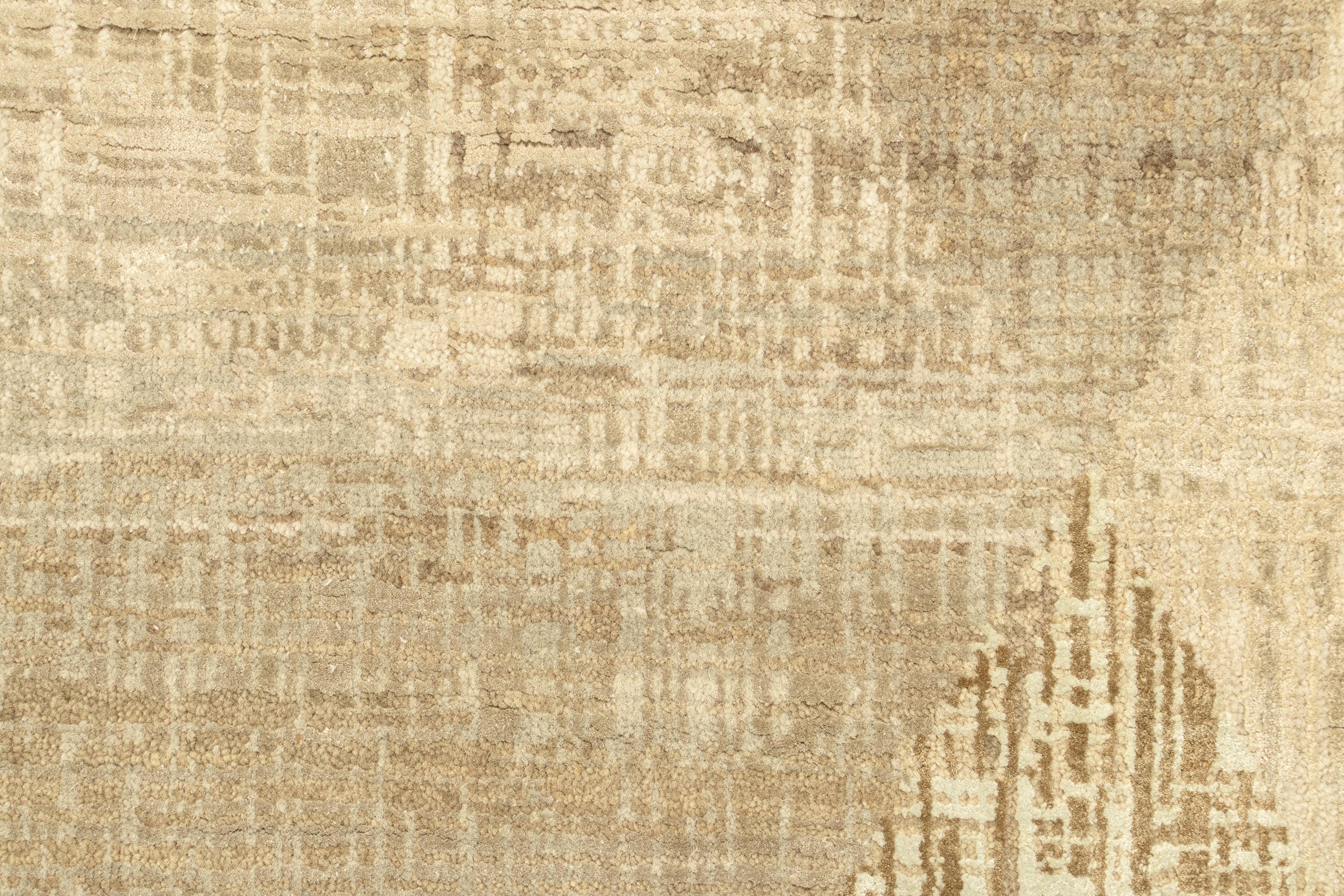Moderne Rug & Kilim's Abstract Rug with Beige-Brown and Cream Geometric Patterns (Tapis abstrait à motifs géométriques beige-brun et crème) en vente