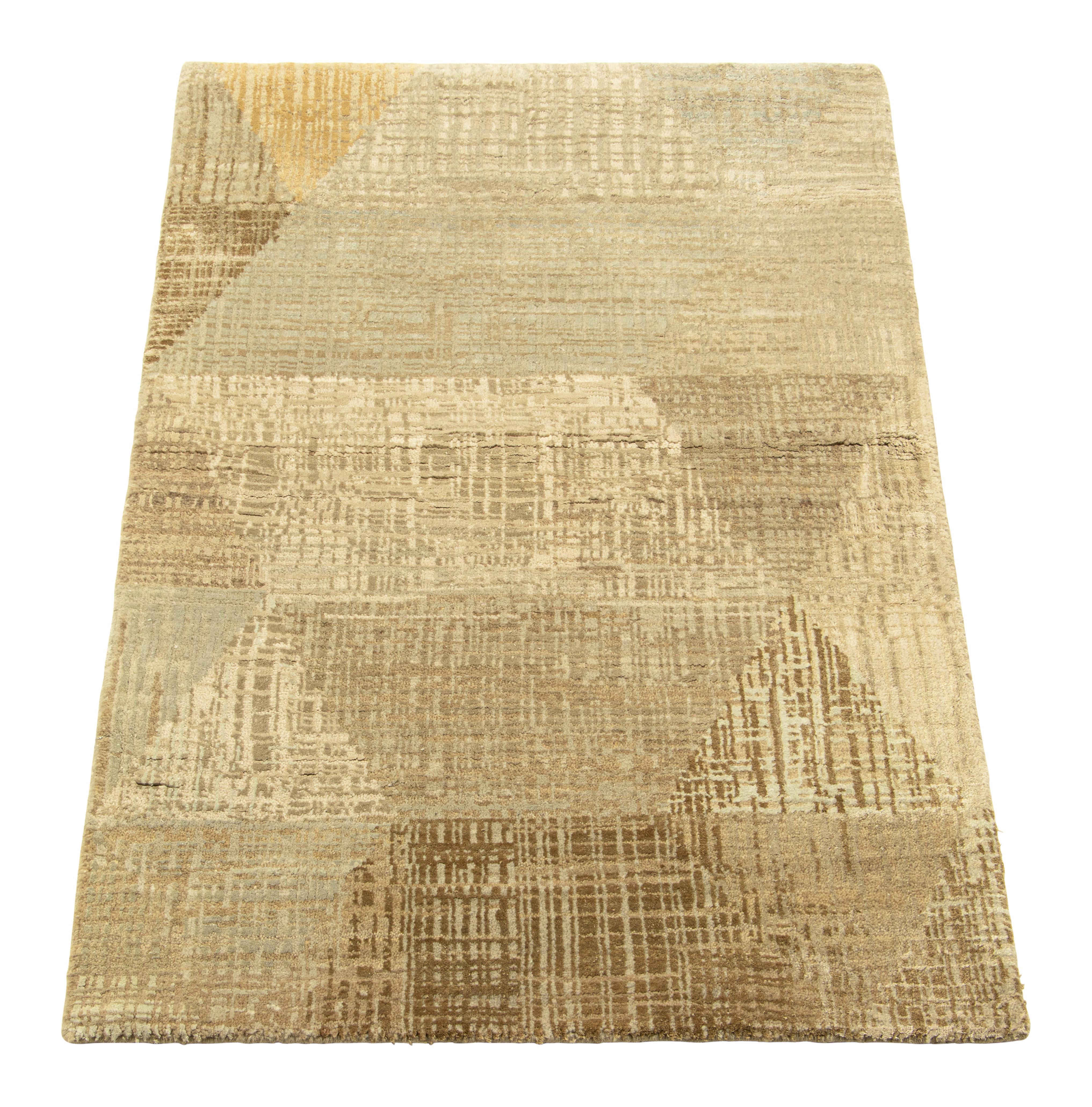 Noué à la main Rug & Kilim's Abstract Rug with Beige-Brown and Cream Geometric Patterns (Tapis abstrait à motifs géométriques beige-brun et crème) en vente