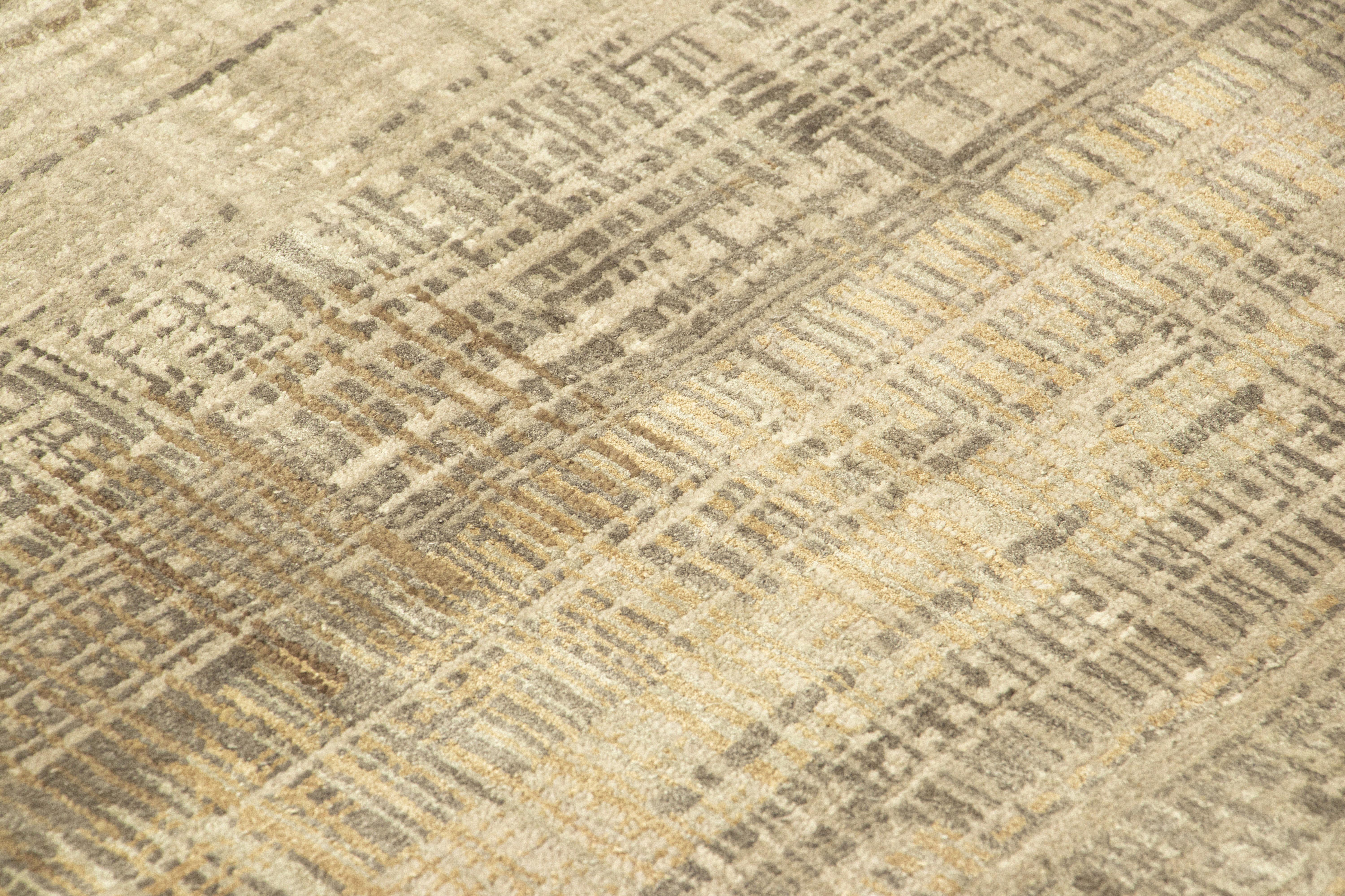 Realizzato con una lussuosa miscela di lana e seta annodata a mano, questo tappeto astratto 2x3 è una novità audace ed entusiasmante della collezione Modern di Rug & Kilim.

Sul design: 

Gli ammiratori dell'artigianato noteranno l'intricata serie