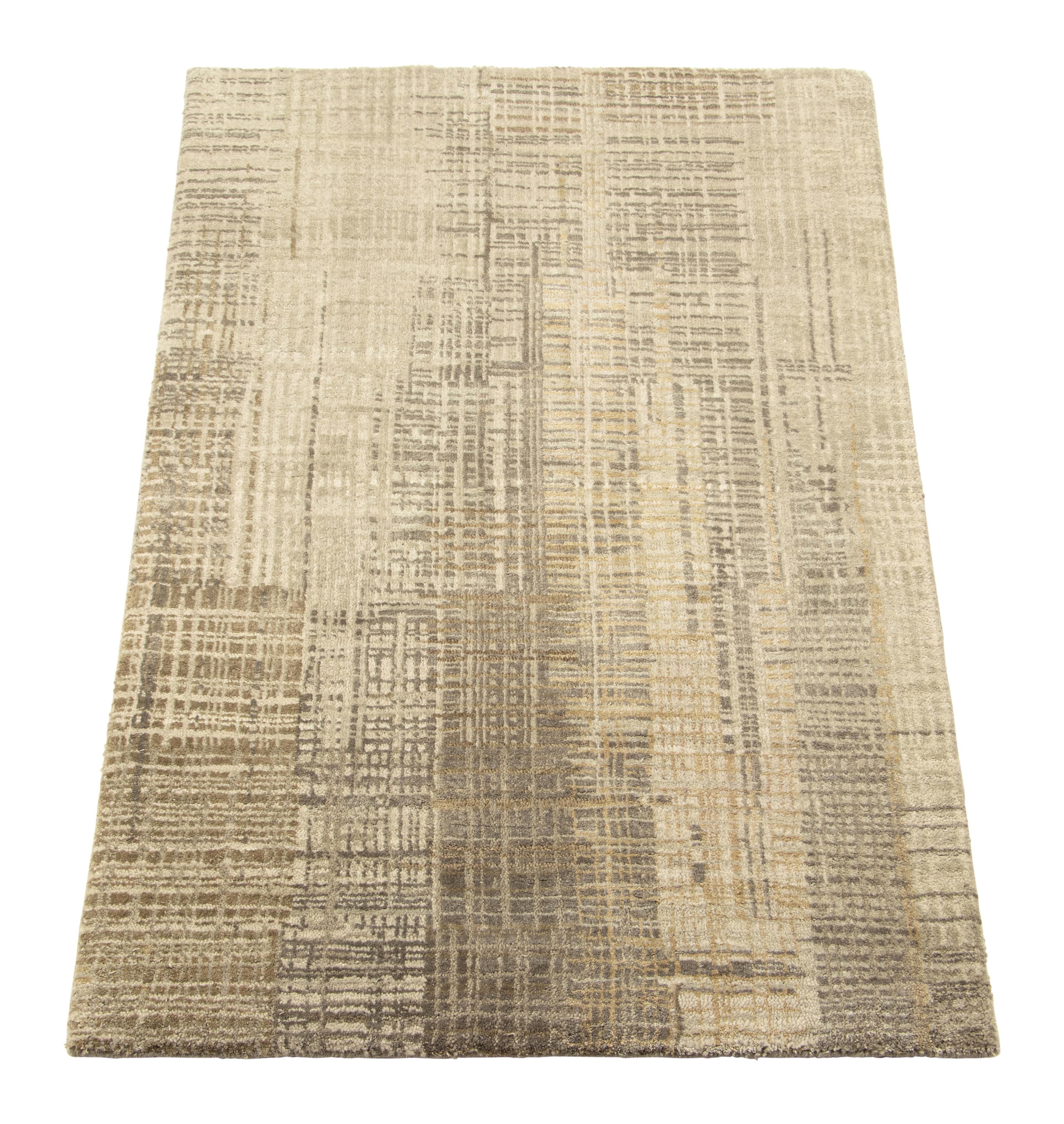 Noué à la main Rug & Kilim's Abstract Rug with Beige-Brown and Cream Striae & Geometric Pattern (tapis abstrait avec des rayures beige, marron et crème et un motif géométrique) en vente