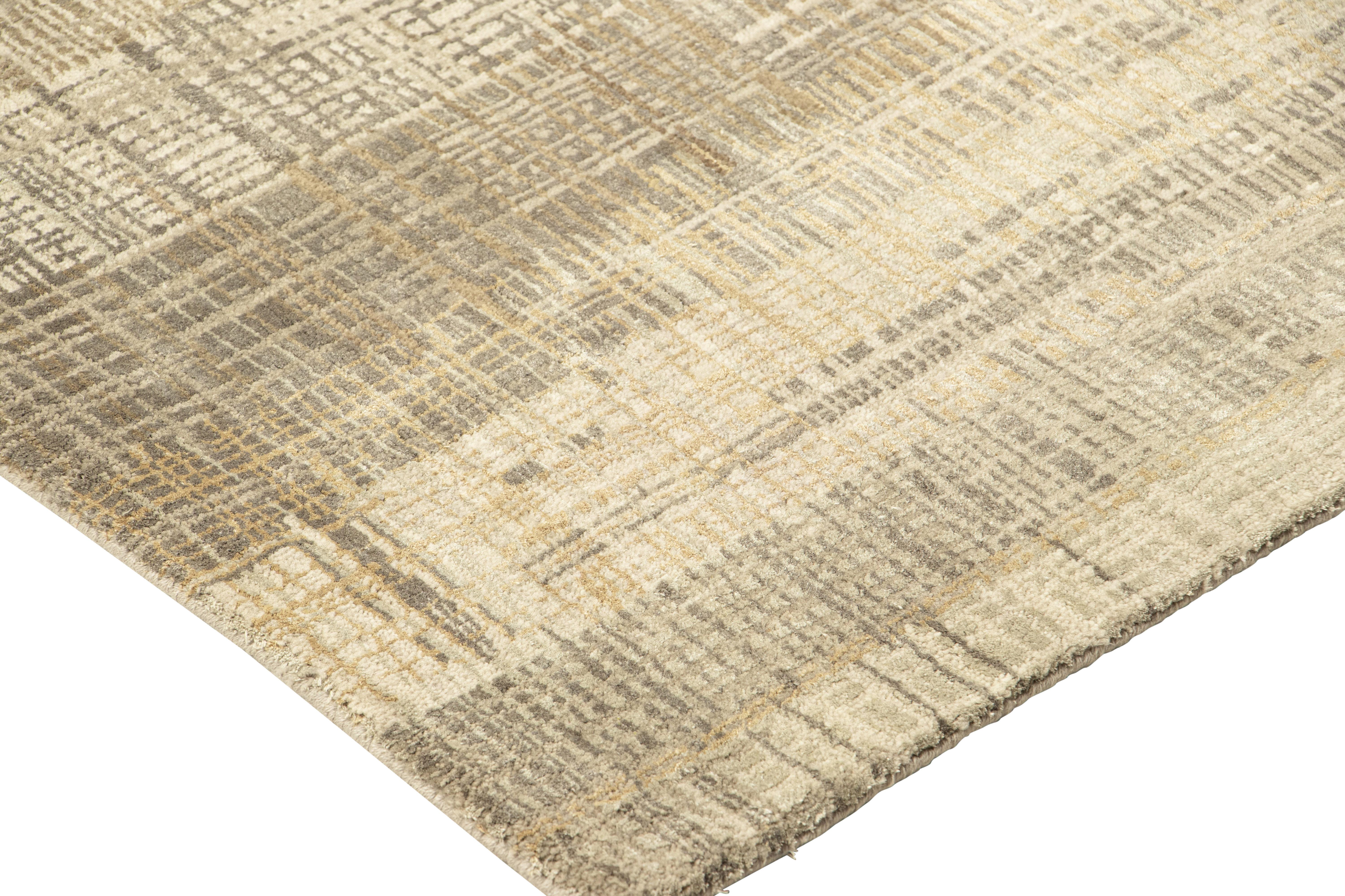 Rug & Kilim's Abstract Rug with Beige-Brown and Cream Striae & Geometric Pattern (tapis abstrait avec des rayures beige, marron et crème et un motif géométrique) Neuf - En vente à Long Island City, NY