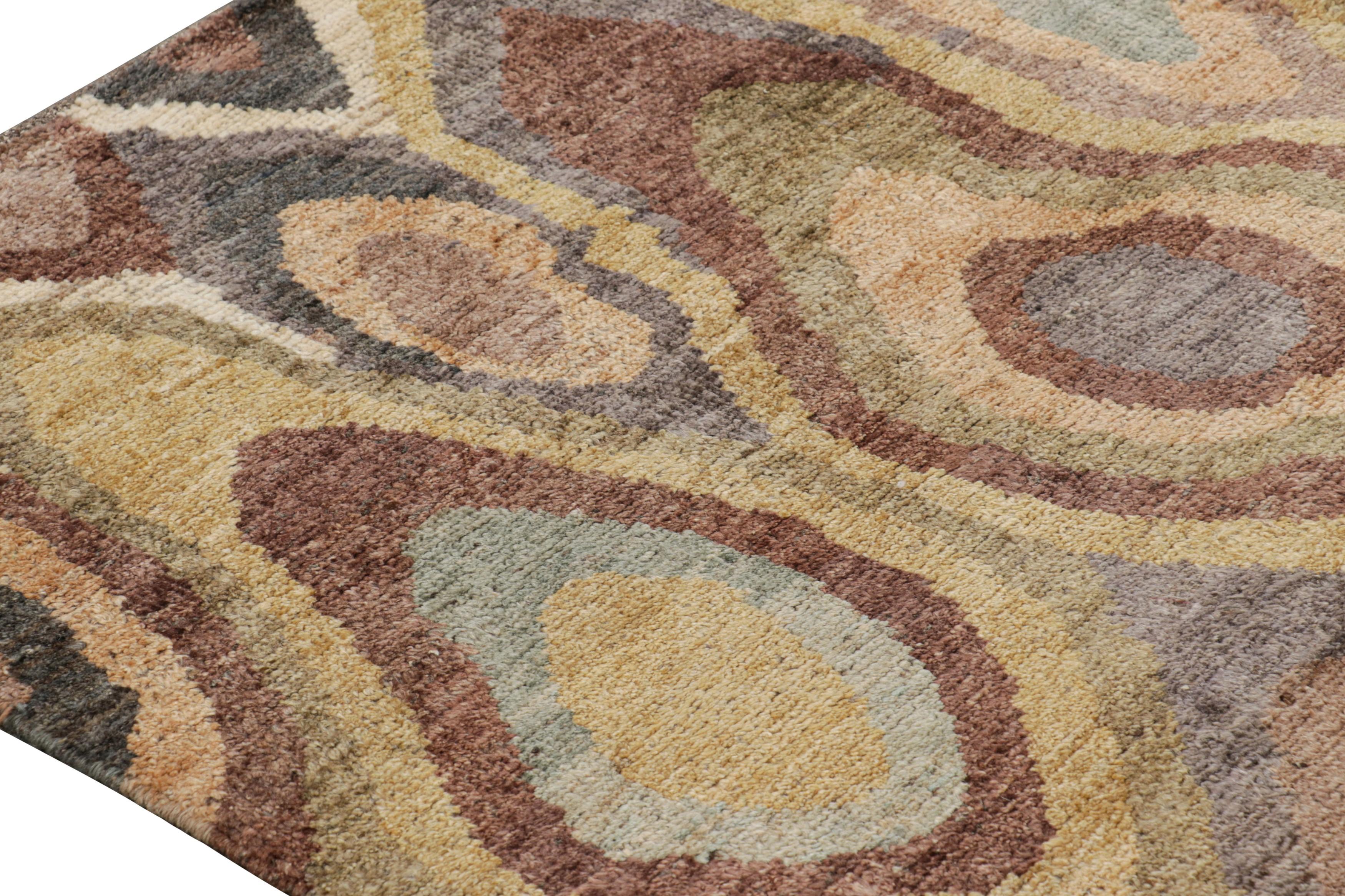 Rug & Kilim's abstrakter Teppich mit bunten geometrischen Mustern im Zustand „Neu“ im Angebot in Long Island City, NY