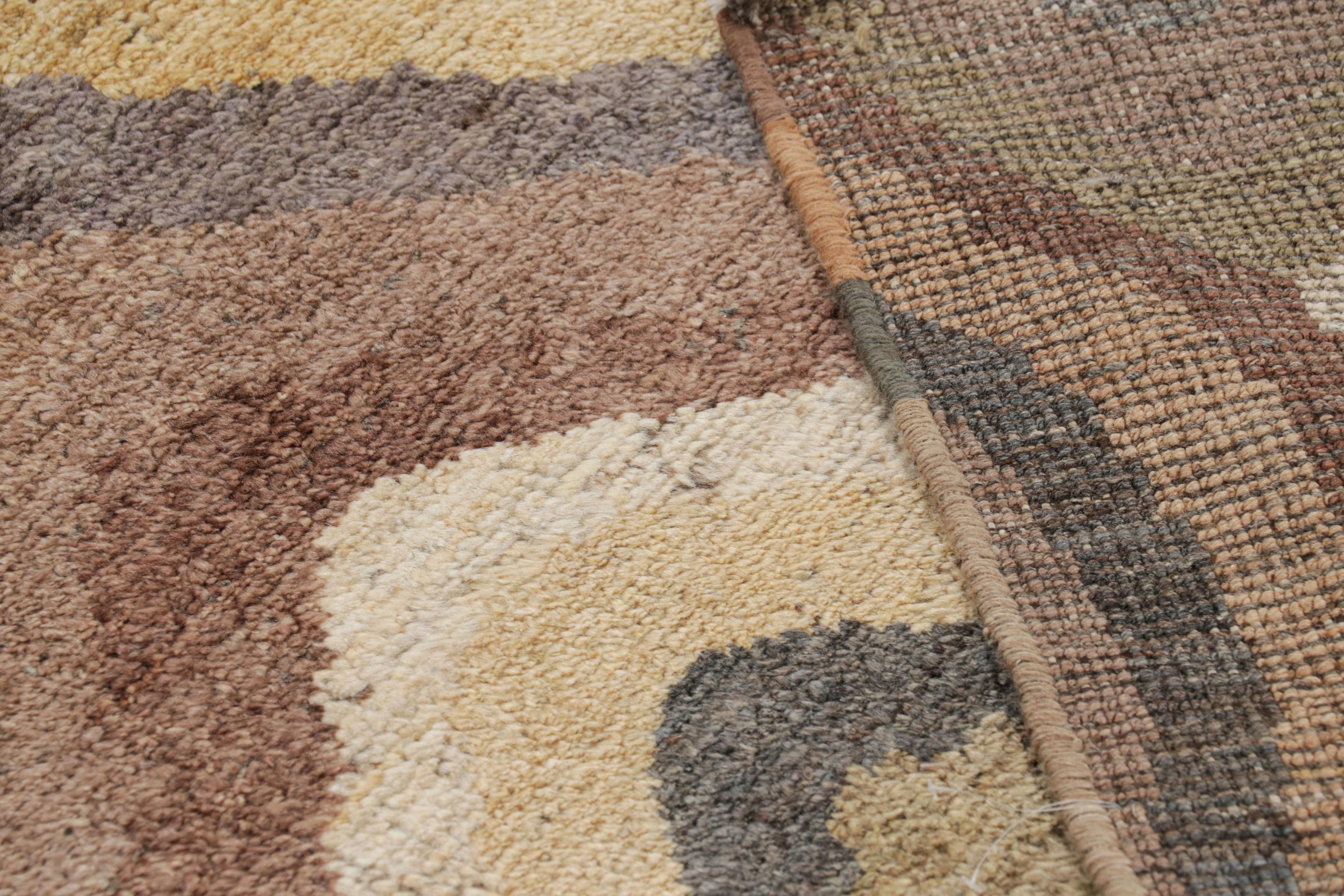 Rug & Kilim's abstrakter Teppich mit bunten geometrischen Mustern (21. Jahrhundert und zeitgenössisch) im Angebot