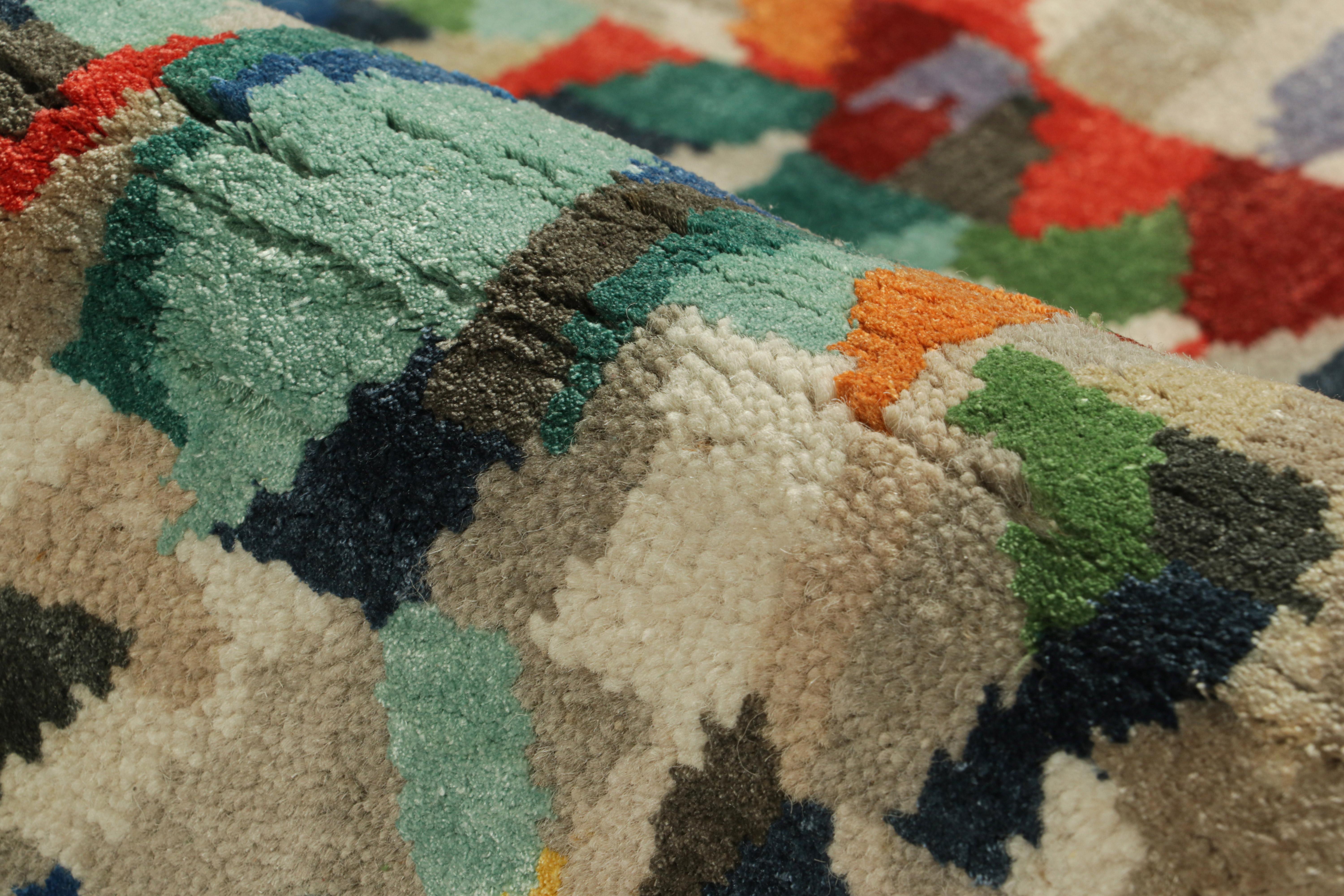 Abstrakter Teppich von Rug & Kilim mit polychromen geometrischen Mustern im Zustand „Neu“ im Angebot in Long Island City, NY