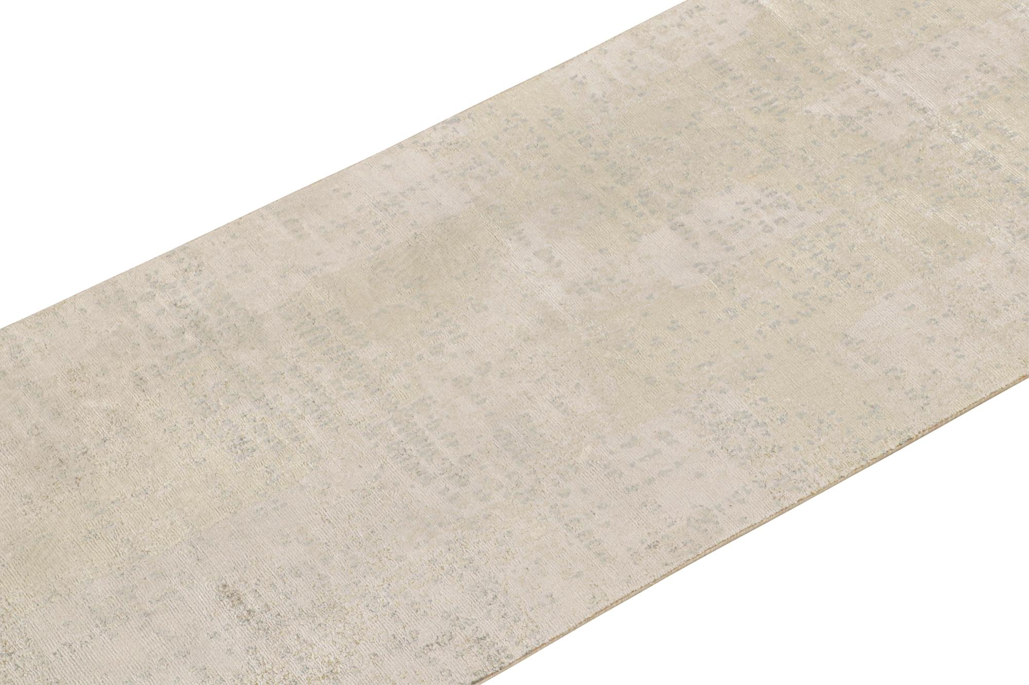 Indian Rug & Kilim’s Abstract Runner in Silver-Gray with Ivory Tones For Sale