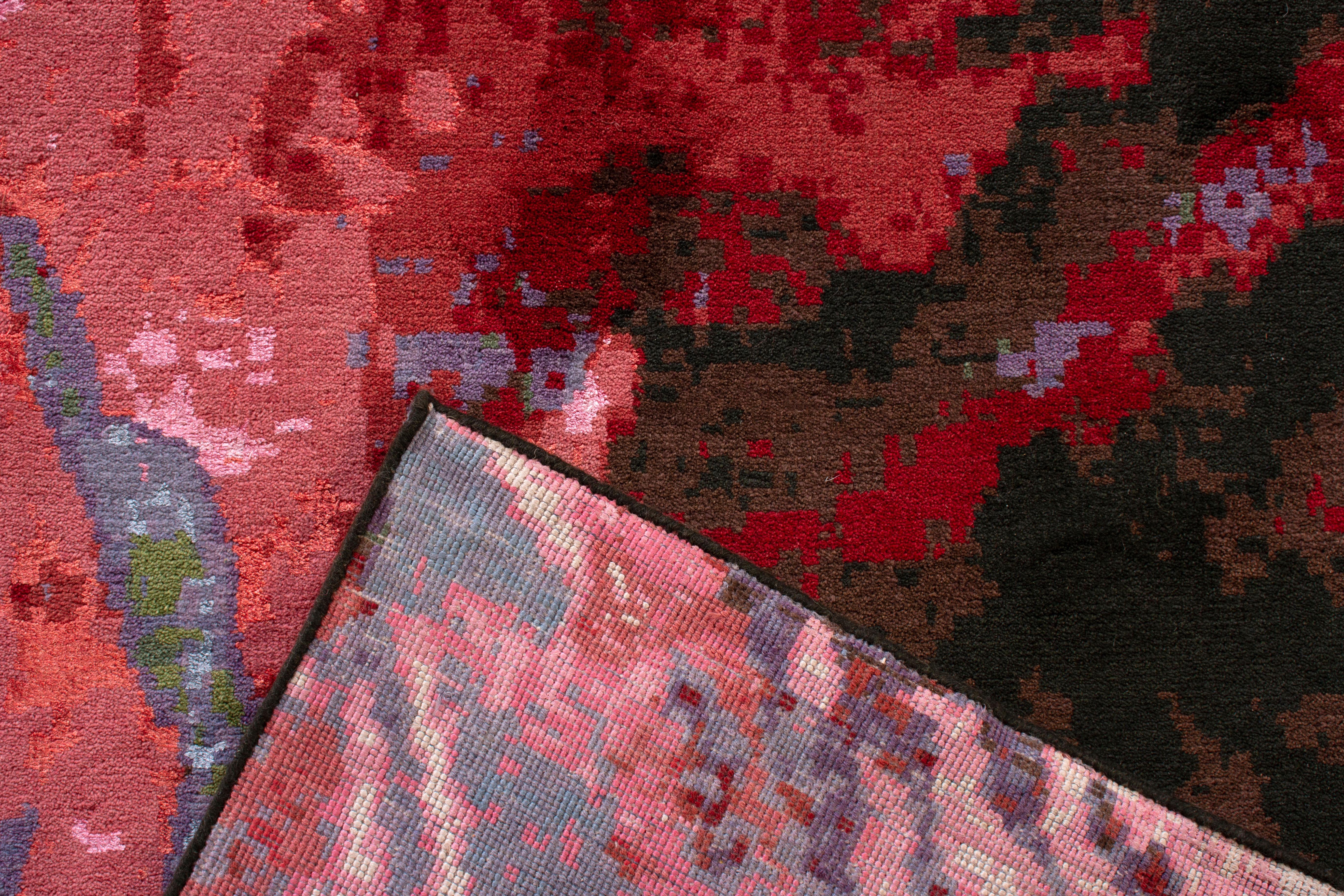 Noué à la main Tapis & Kilim's Abstract Runner Red and Pink Wool and Silk Modern Pattern (tapis de course abstrait en laine et soie rouge et rose) en vente