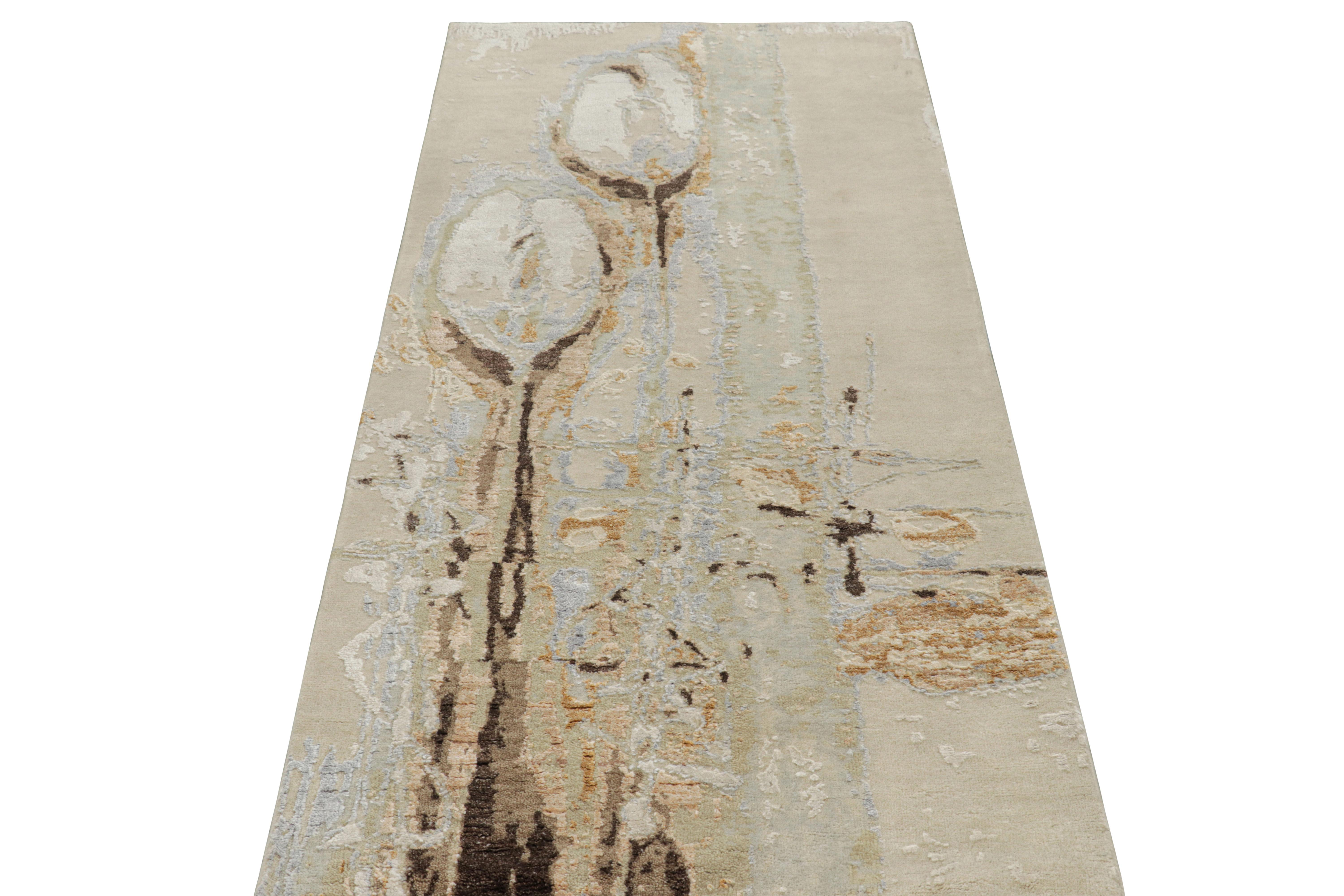 Indiano Rug & Kilim - Tappeto astratto in beige-marrone, oro e argento-grigio in vendita