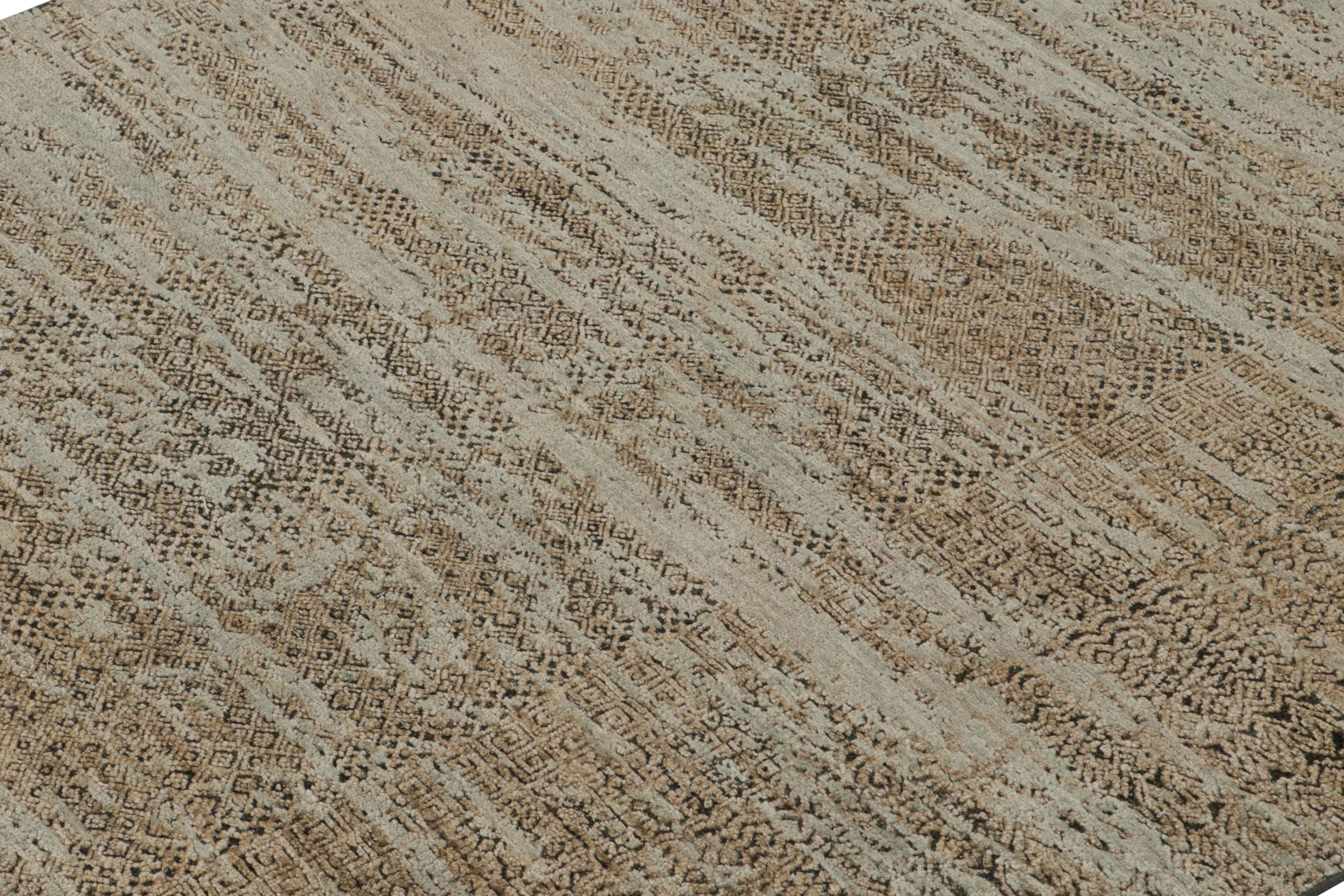 Indiano Rug & Kilim’s Abstract Runner Rug in Beige-Brown with Geometric Patterns in vendita
