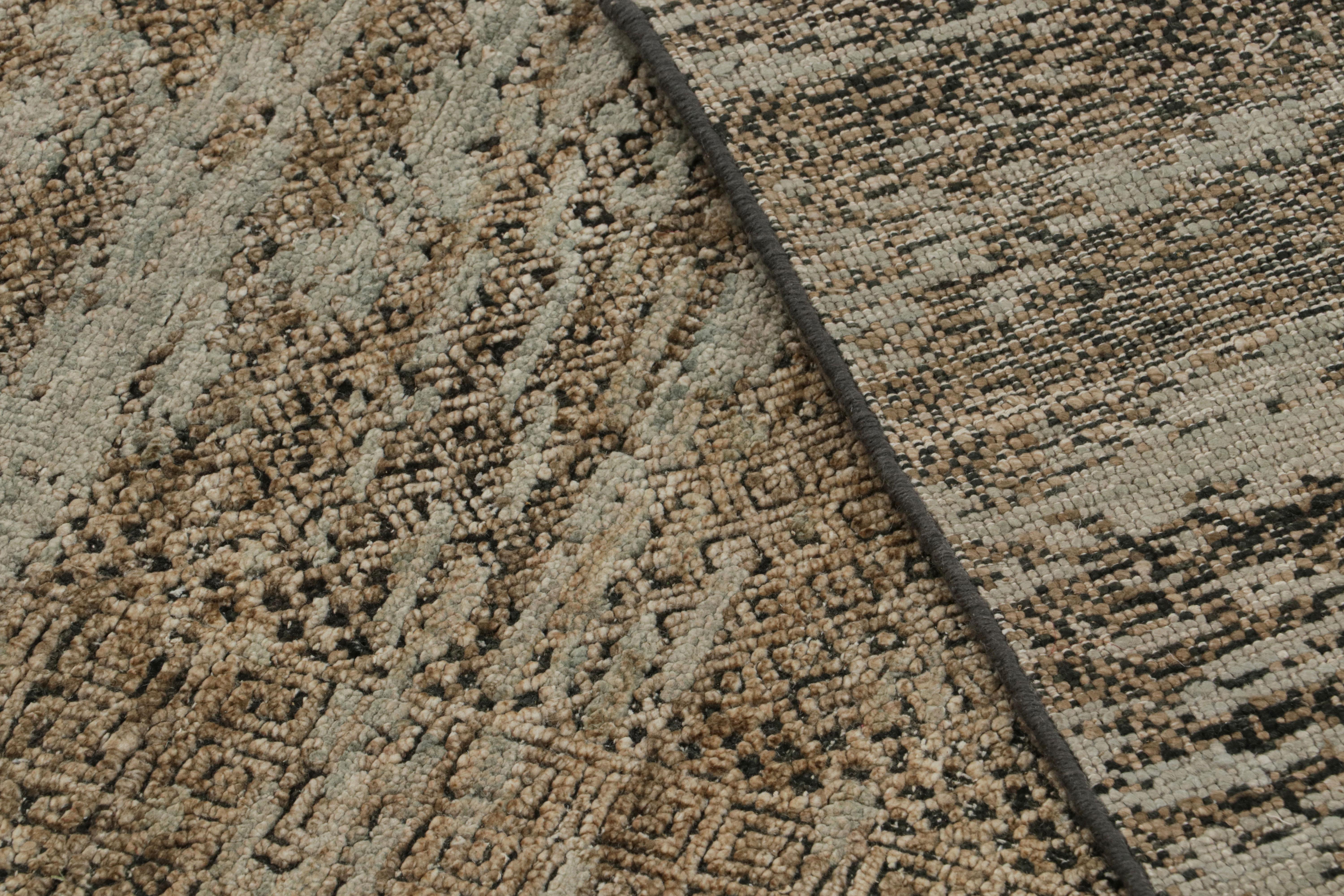 Abstrakter Läufer von Rug & Kilim in Beige-Braun mit geometrischen Mustern (21. Jahrhundert und zeitgenössisch) im Angebot