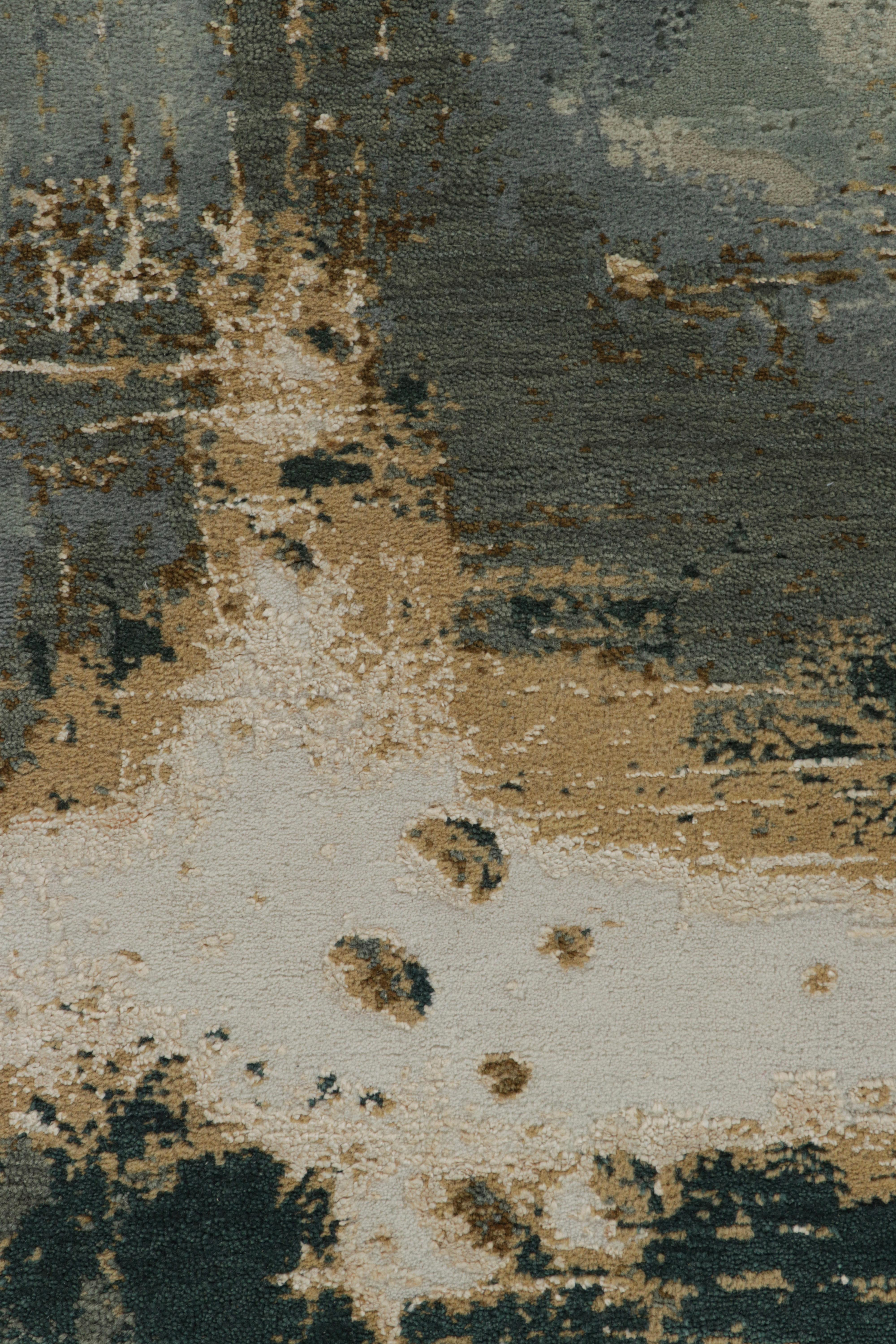 Alfombra de calle abstracta Rug & Kilim con motivos grises, dorados y azules Siglo XXI y contemporáneo en venta