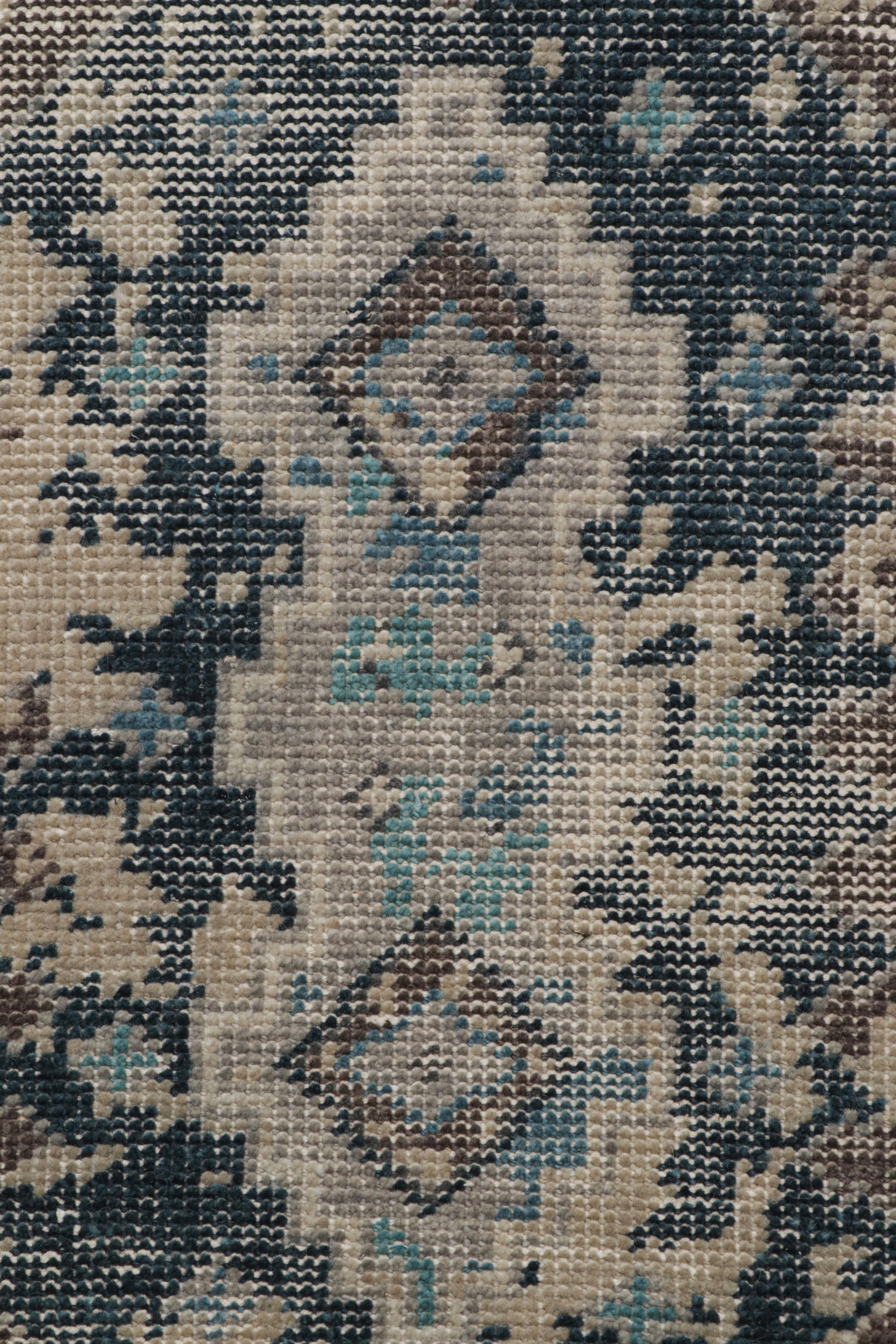 Indiano Rug & Kilim - Tappeto astratto con motivi blu e marrone in vendita