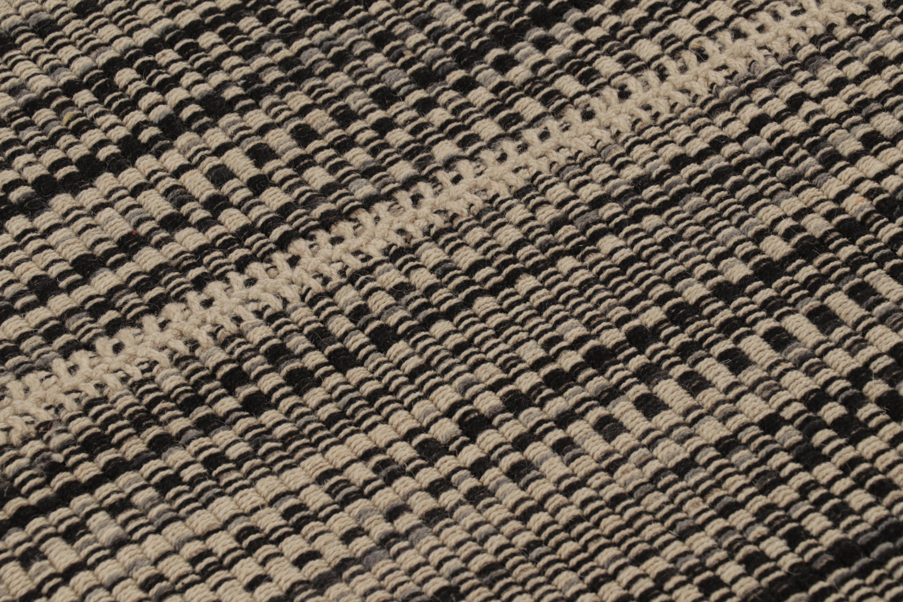Kilim de acento de Rug & Kilim, rayas texturadas en beige y negro Anudado a mano en venta