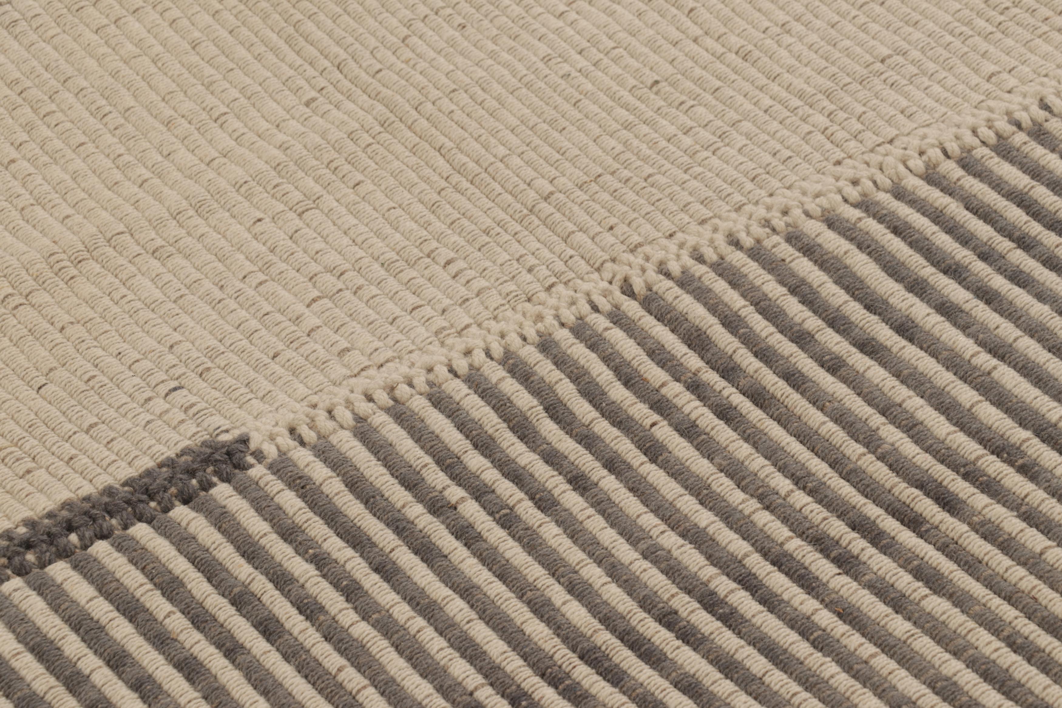 Dieser handgewebte, moderne 4x5-Kilim aus Wolle stammt aus einer aufregenden neuen Flachgewebe-Kollektion von Rug & Kilim, die nach Maß gefertigt wird.
Über das Design:
