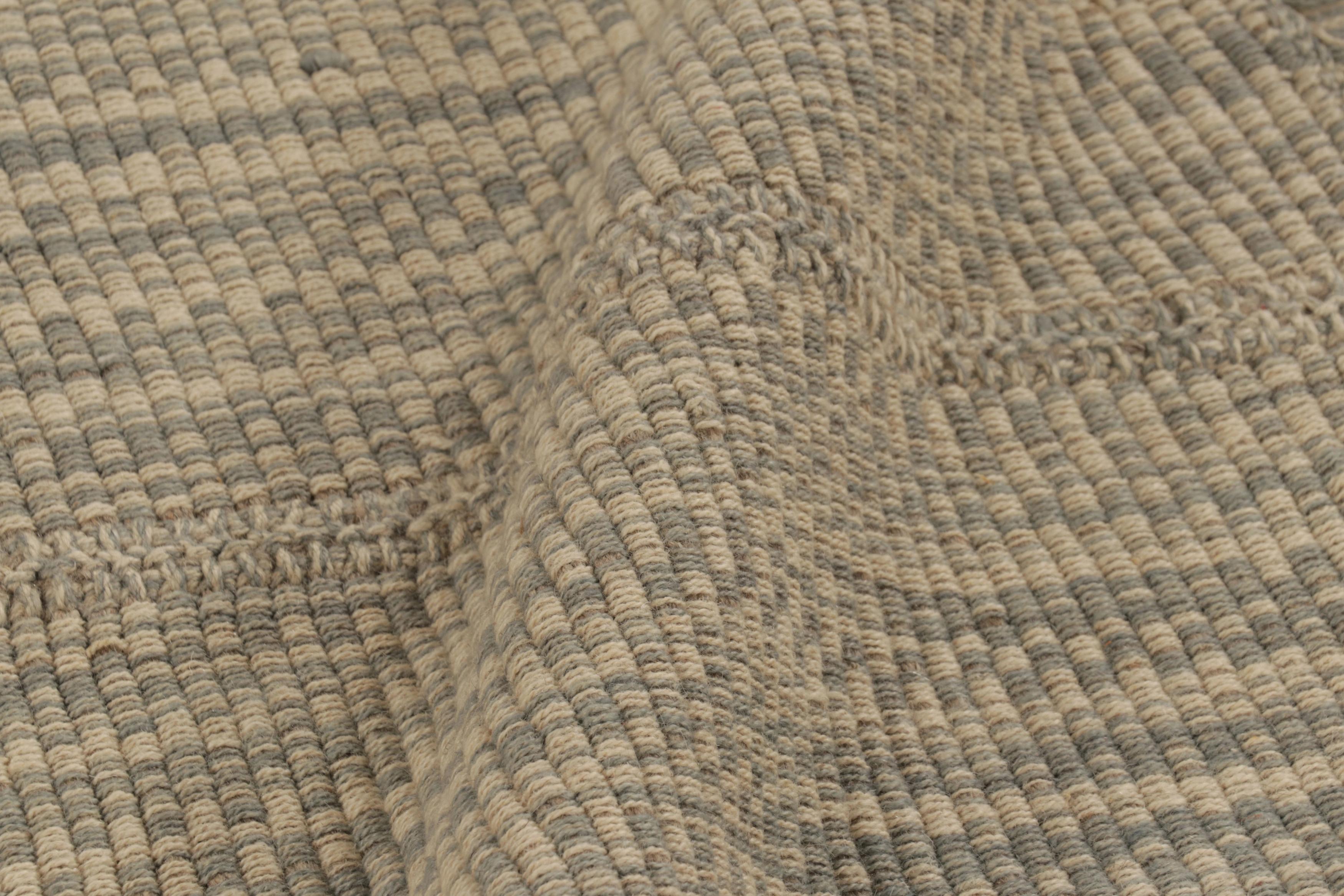 Noué à la main Rug & Kilim's Accent Kilim, Beige and Gray Textural Stripes (tapis d'accent Kilim, rayures texturées beiges et grises) en vente