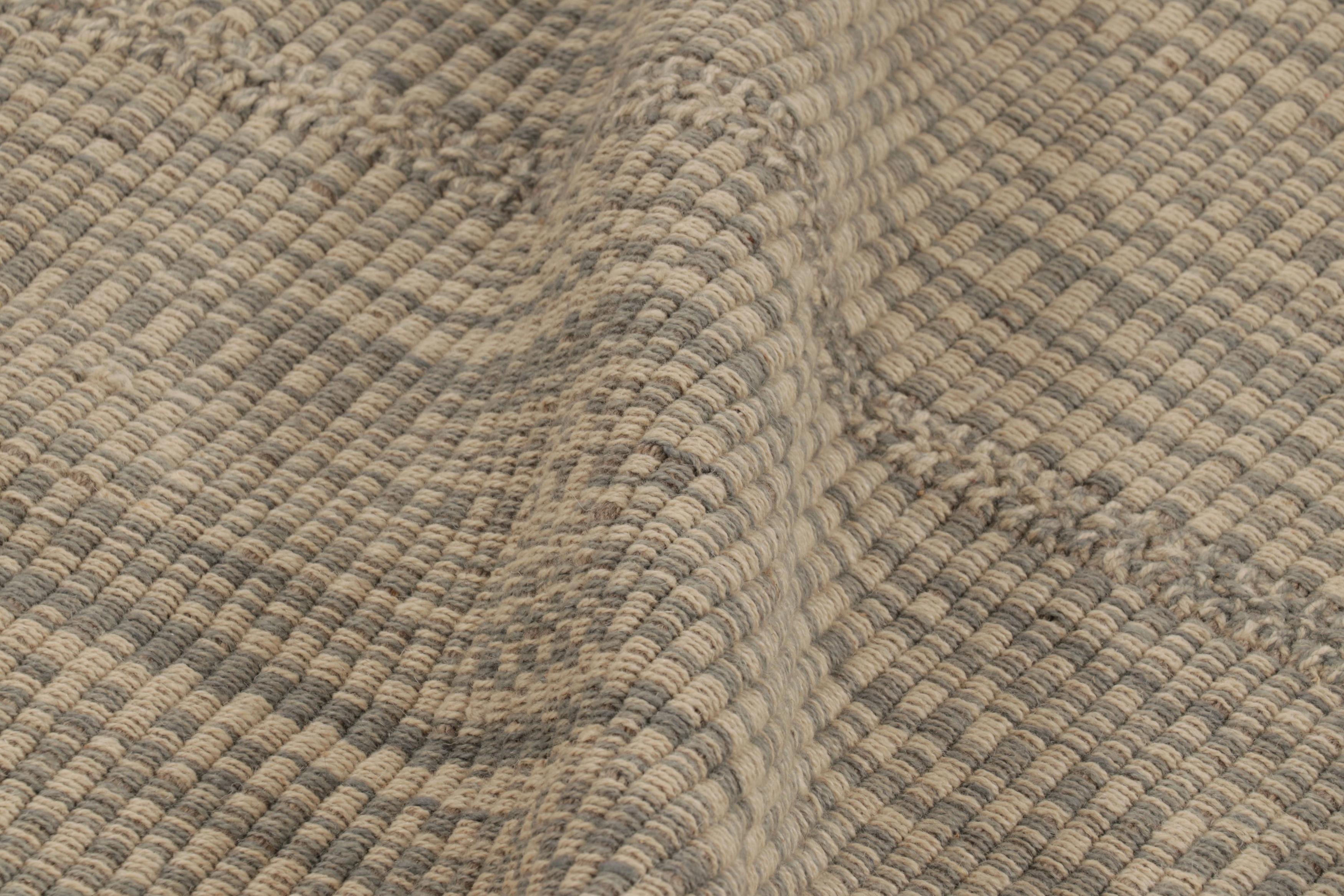 Rug & Kilim's Akzent-Kilim, Beige und Graue Struktur-Streifen im Zustand „Neu“ im Angebot in Long Island City, NY