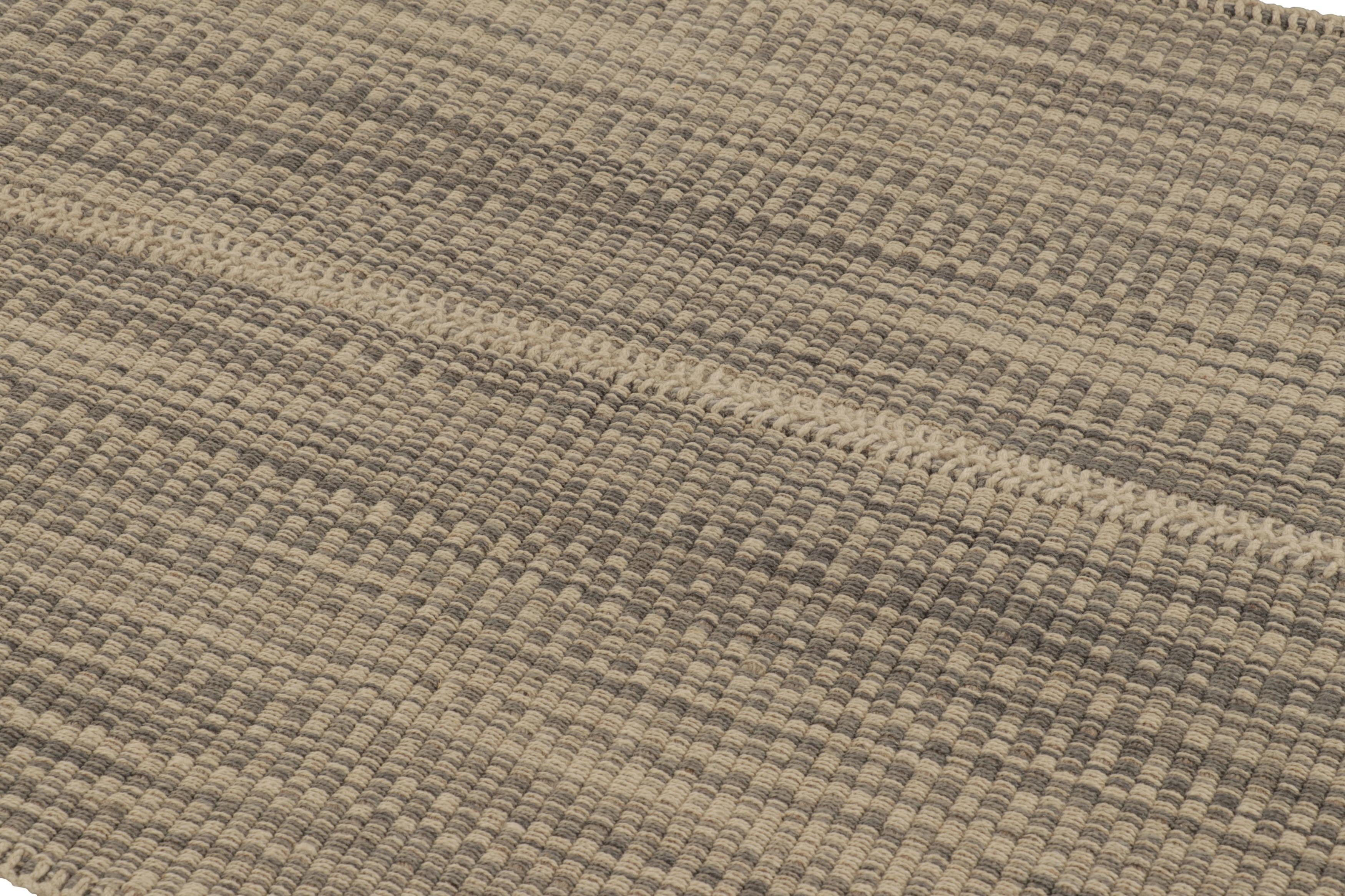 Laine Rug & Kilim's Accent Kilim, Beige and Gray Textural Stripes (tapis d'accent Kilim, rayures texturées beiges et grises) en vente