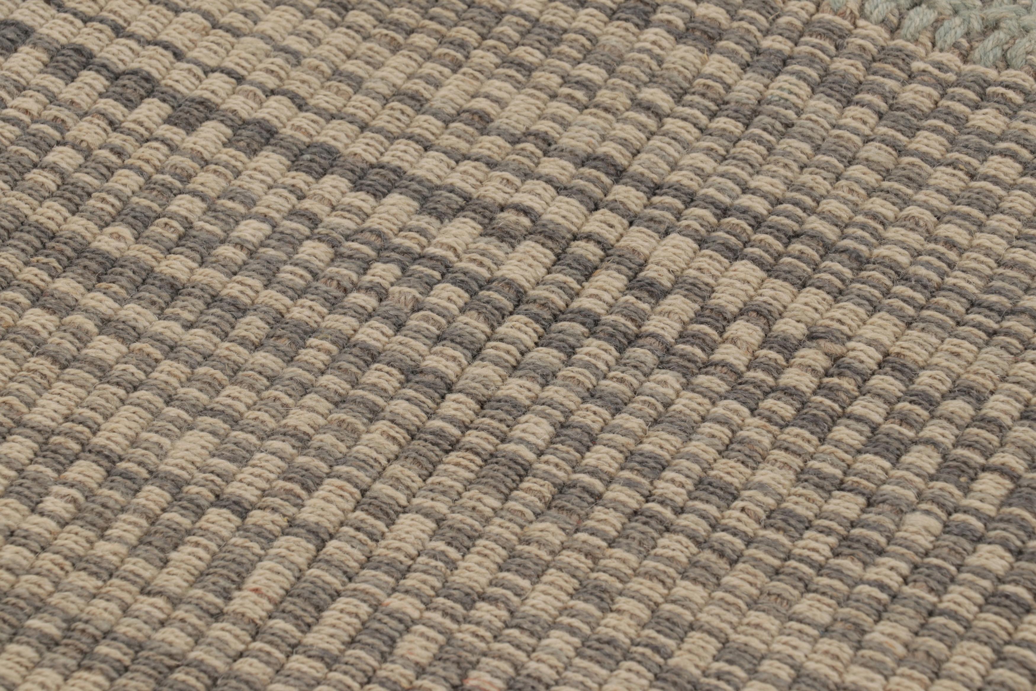 Annodato a mano Rug & Kilim è un kilim d'accento, a strisce beige e grigie con accenti blu. in vendita