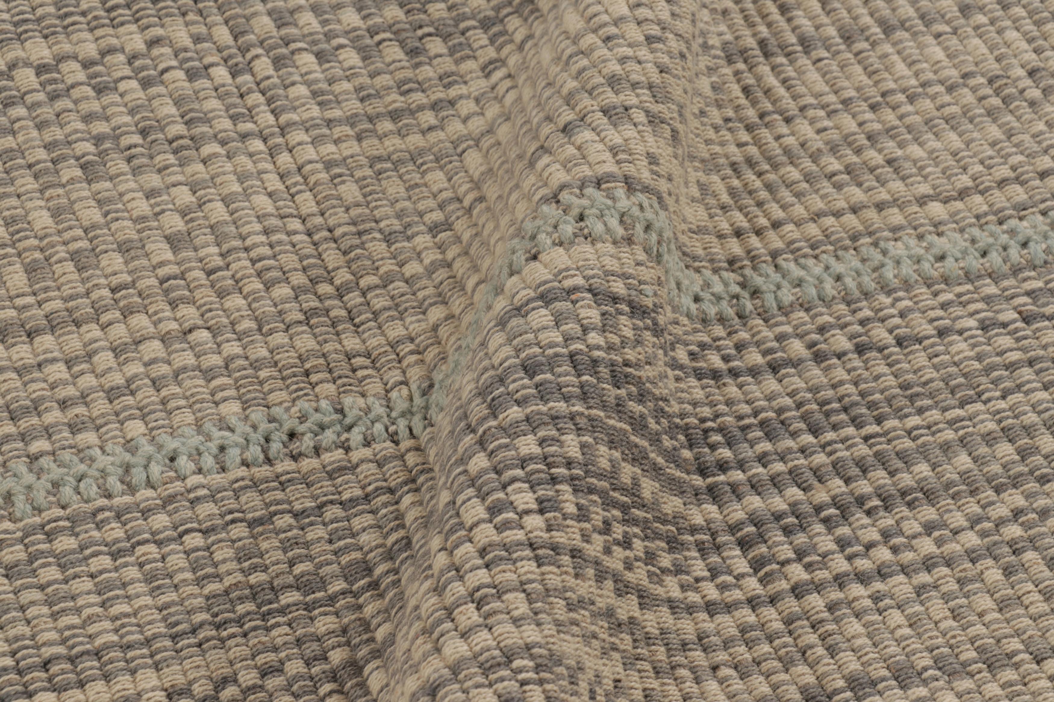 Rug & Kilim è un kilim d'accento, a strisce beige e grigie con accenti blu. In condizioni Nuovo in vendita a Long Island City, NY