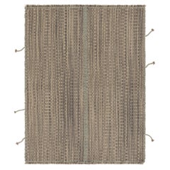 Rug
Kilim è un kilim d
accento, a strisce beige e grigie con accenti blu.