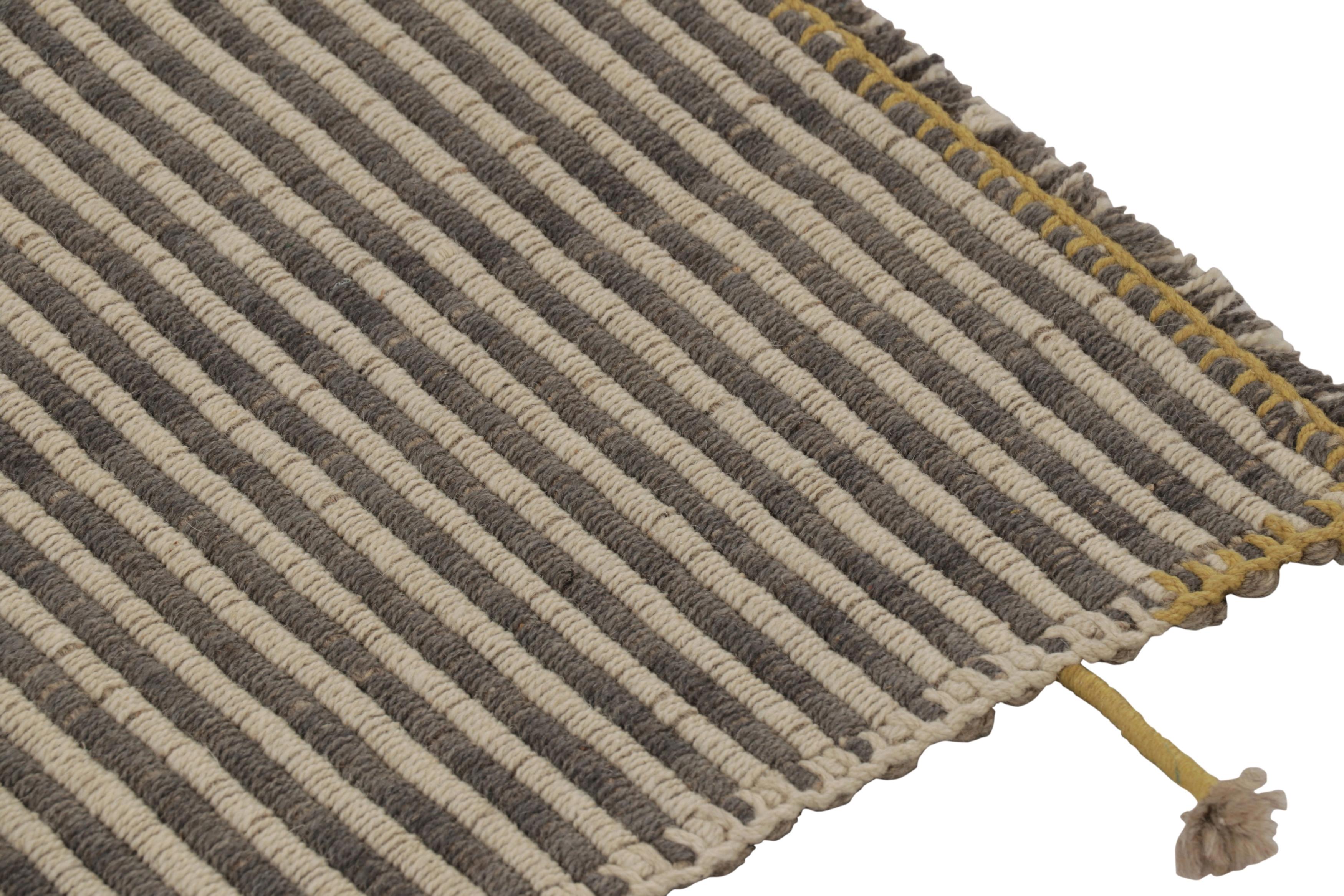 Tissé à la main en laine, ce Kilim contemporain 4x5 fait partie d'une nouvelle collection de tissage plat personnalisable de Rug & Kilim.

Sur le Design :
