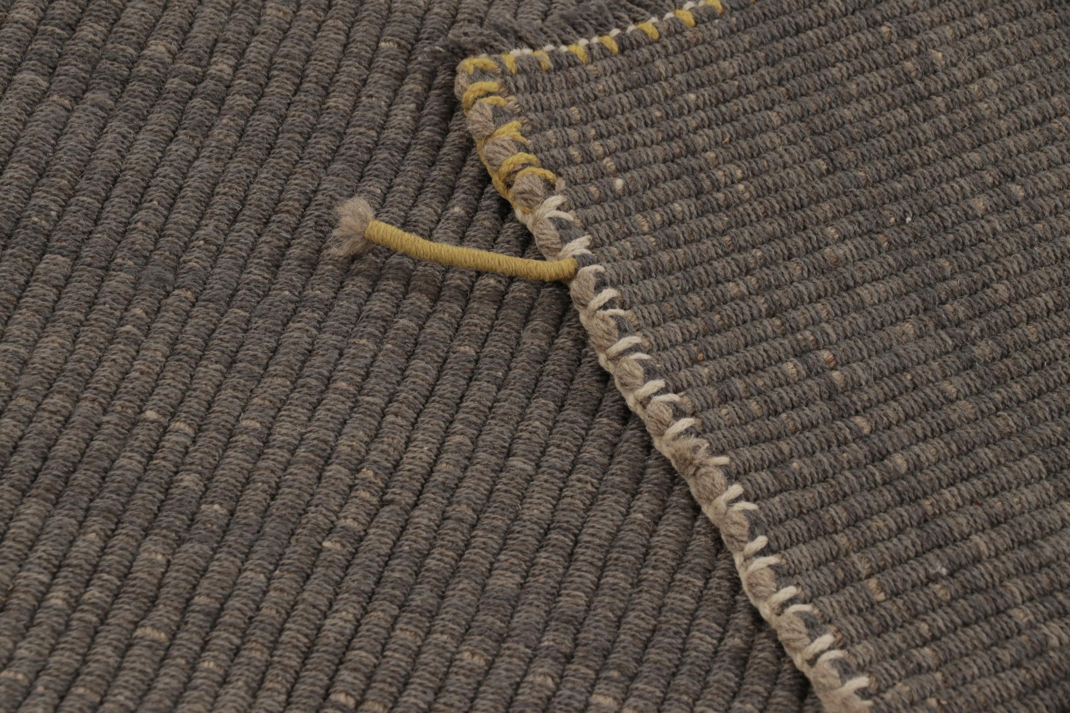 XXIe siècle et contemporain Rug & Kilim's Accent Kilim, Beige-Gray Textural Stripes with Yellow Accents (en anglais) en vente