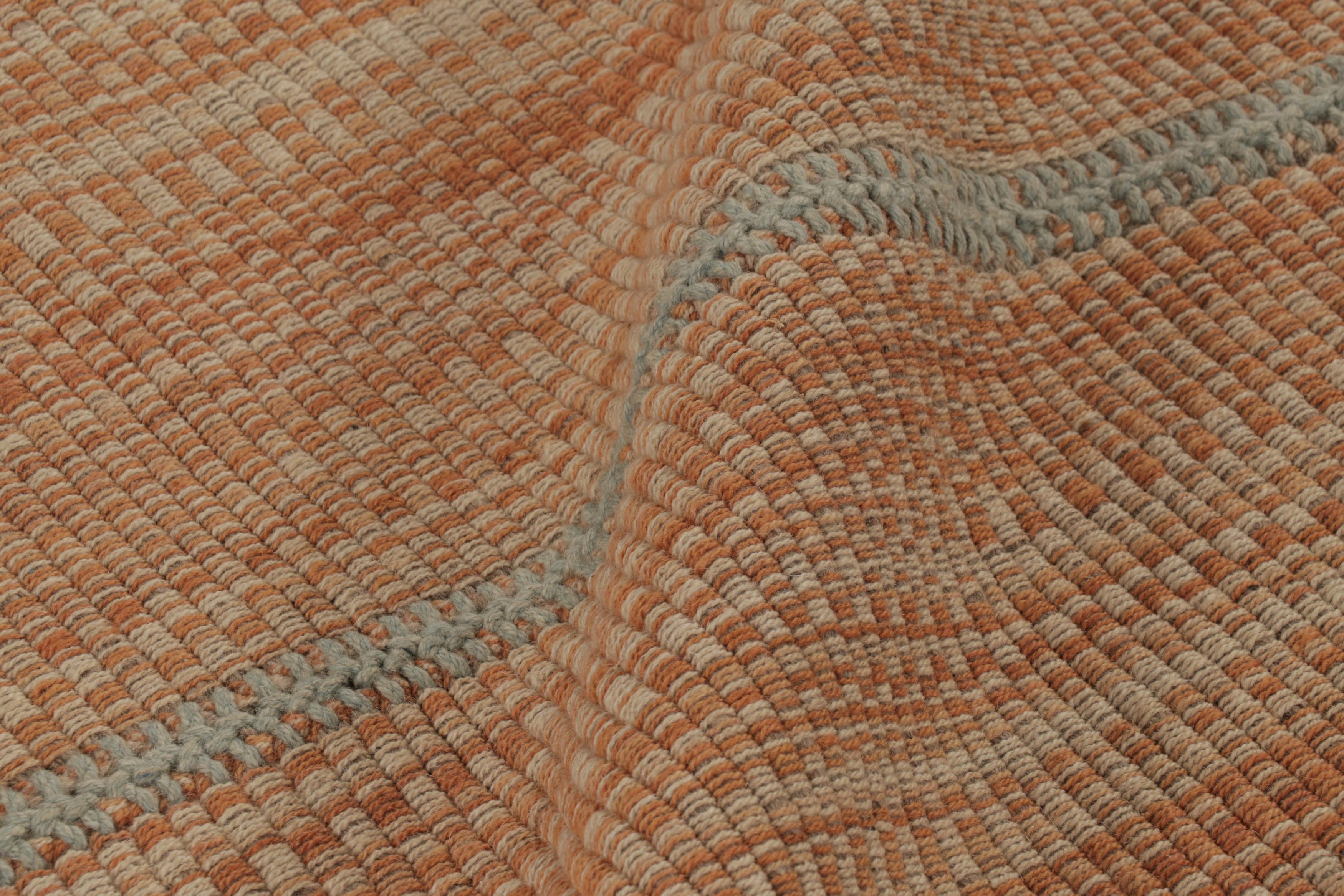 Rug & Kilim è un kilim d'accento, a strisce beige-arancione con accenti grigi In condizioni Nuovo in vendita a Long Island City, NY