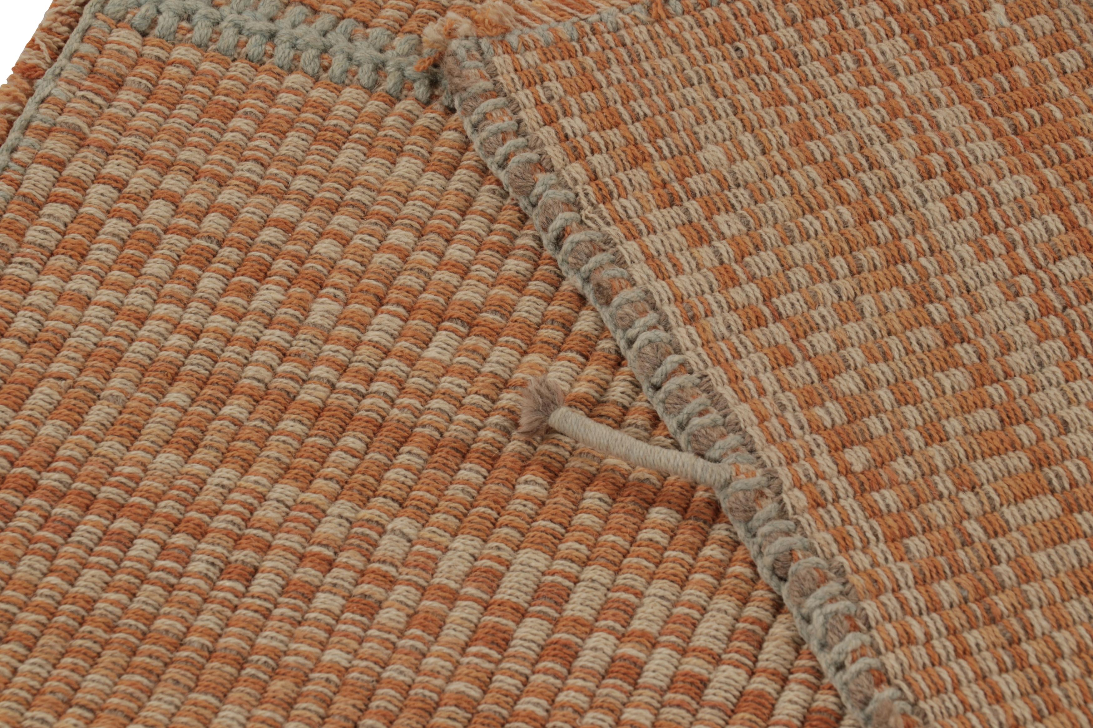 XXI secolo e contemporaneo Rug & Kilim è un kilim d'accento, a strisce beige-arancione con accenti grigi in vendita