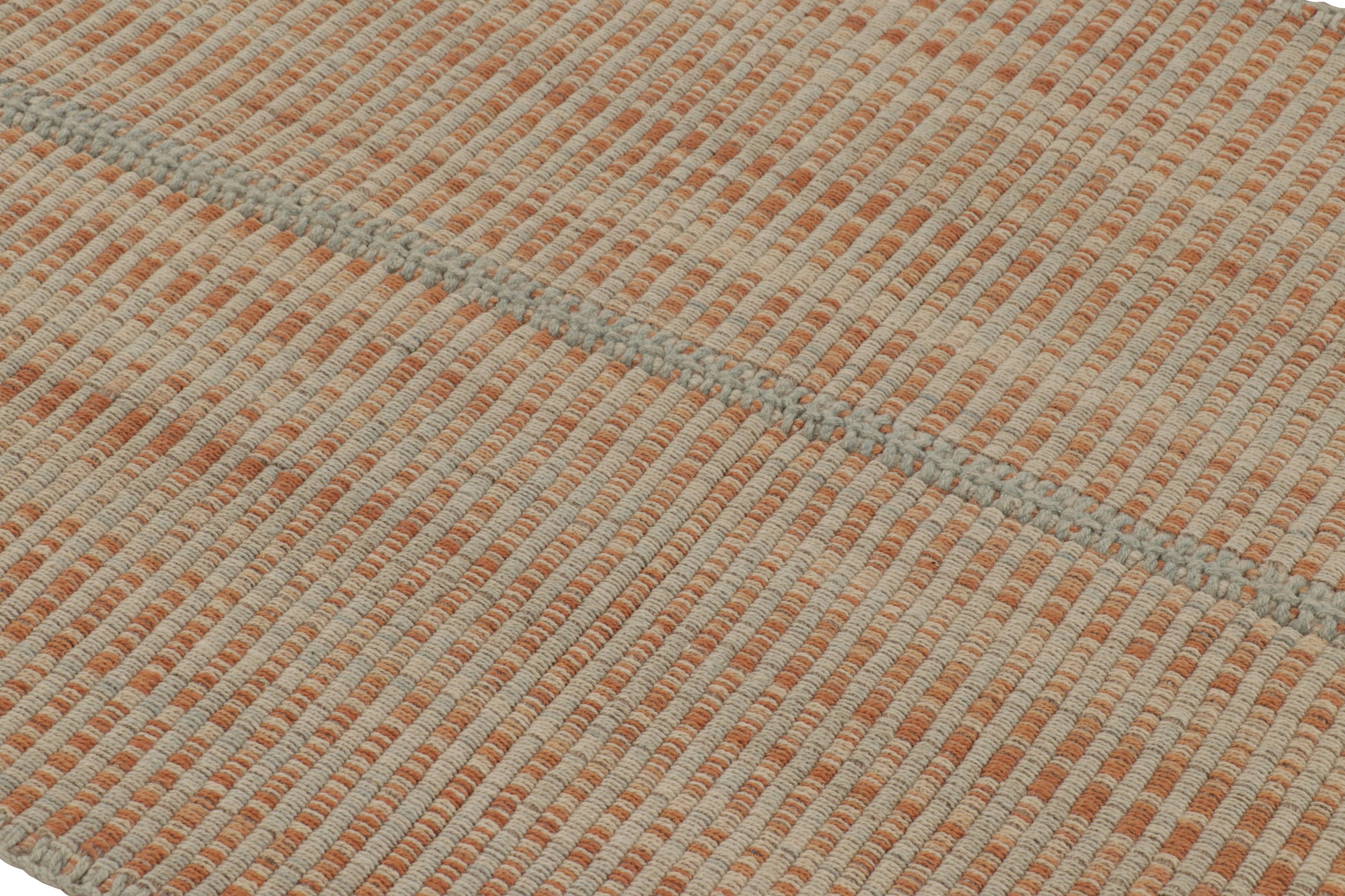 Lana Rug & Kilim è un kilim d'accento, a strisce beige-arancio con accenti grigi in vendita