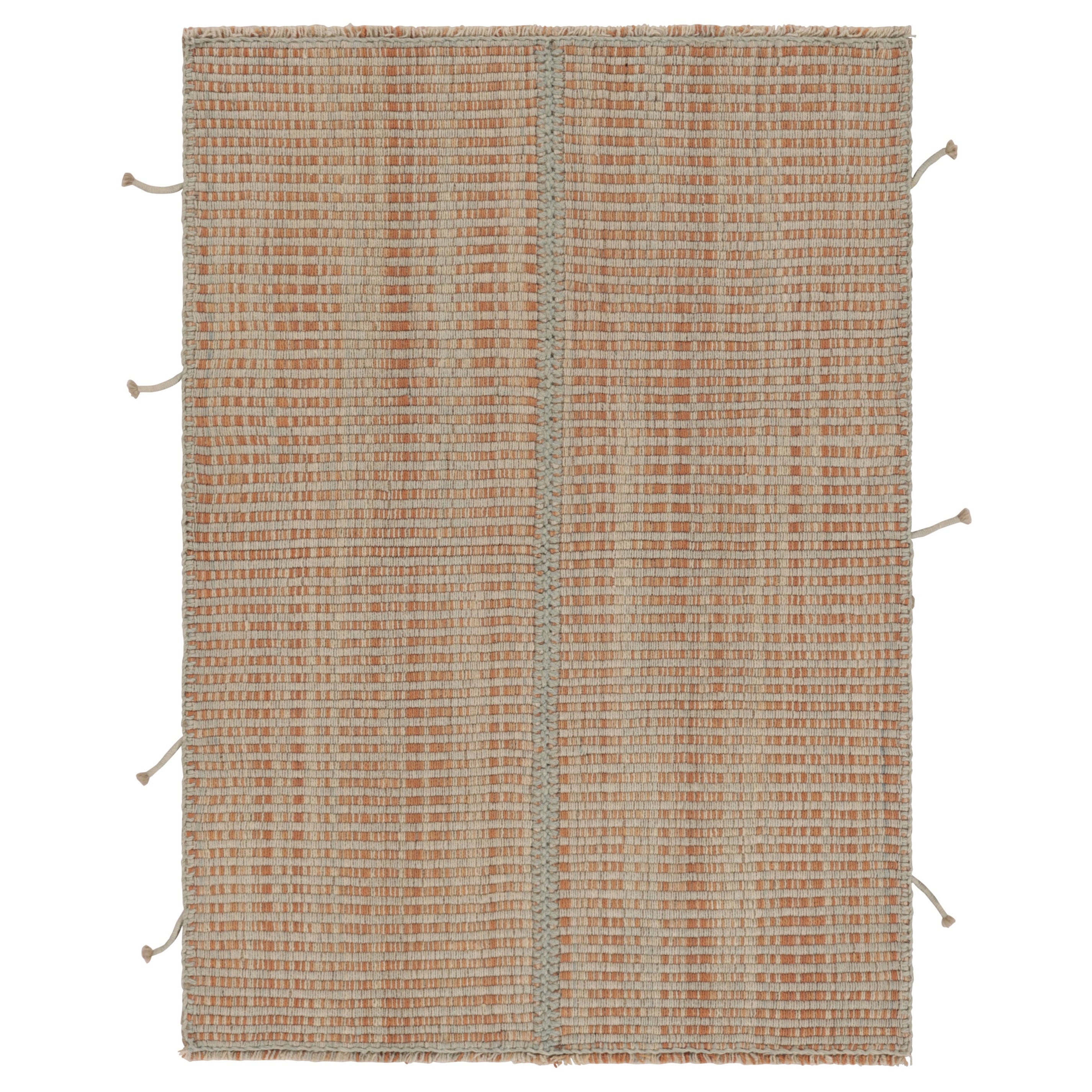 Rug & Kilim è un kilim d'accento, a strisce beige-arancio con accenti grigi