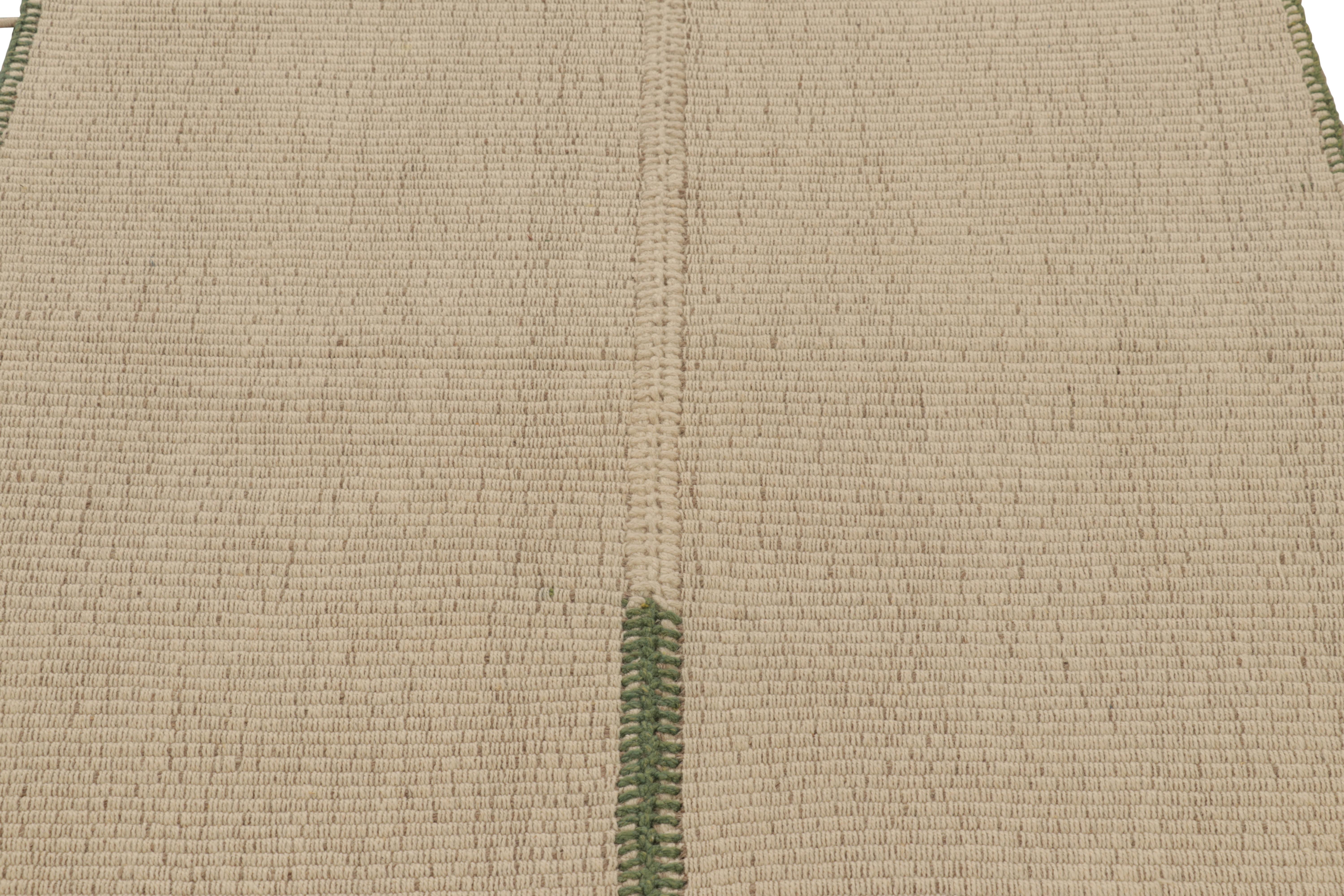 Rug & Kilim's Akzent-Kilim, beigefarbene Strukturstreifen mit grünen Akzenten (Afghanisch) im Angebot