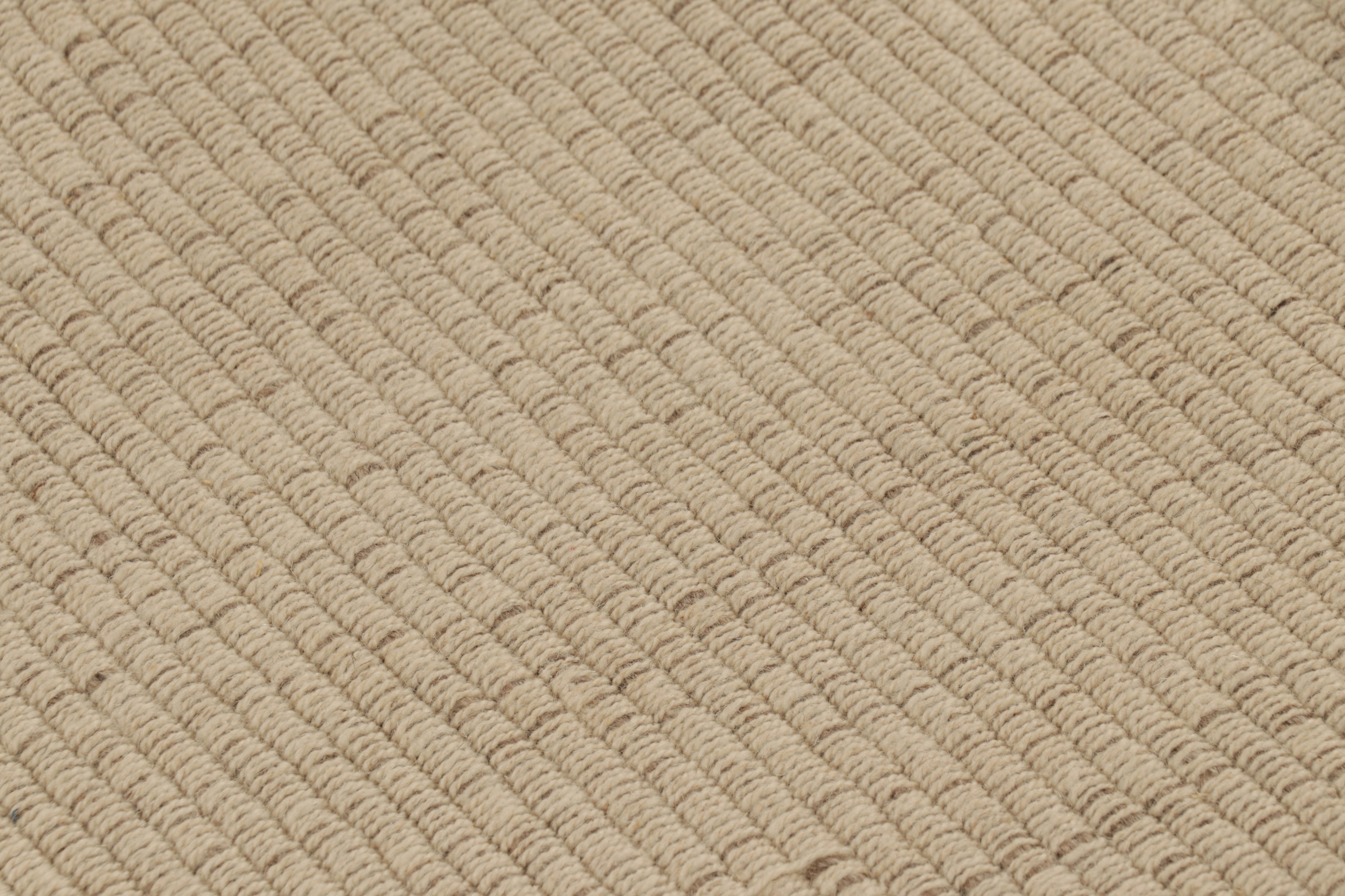 Rug & Kilim's Akzent-Kilim, beigefarbene Strukturstreifen mit grünen Akzenten (Handgewebt) im Angebot