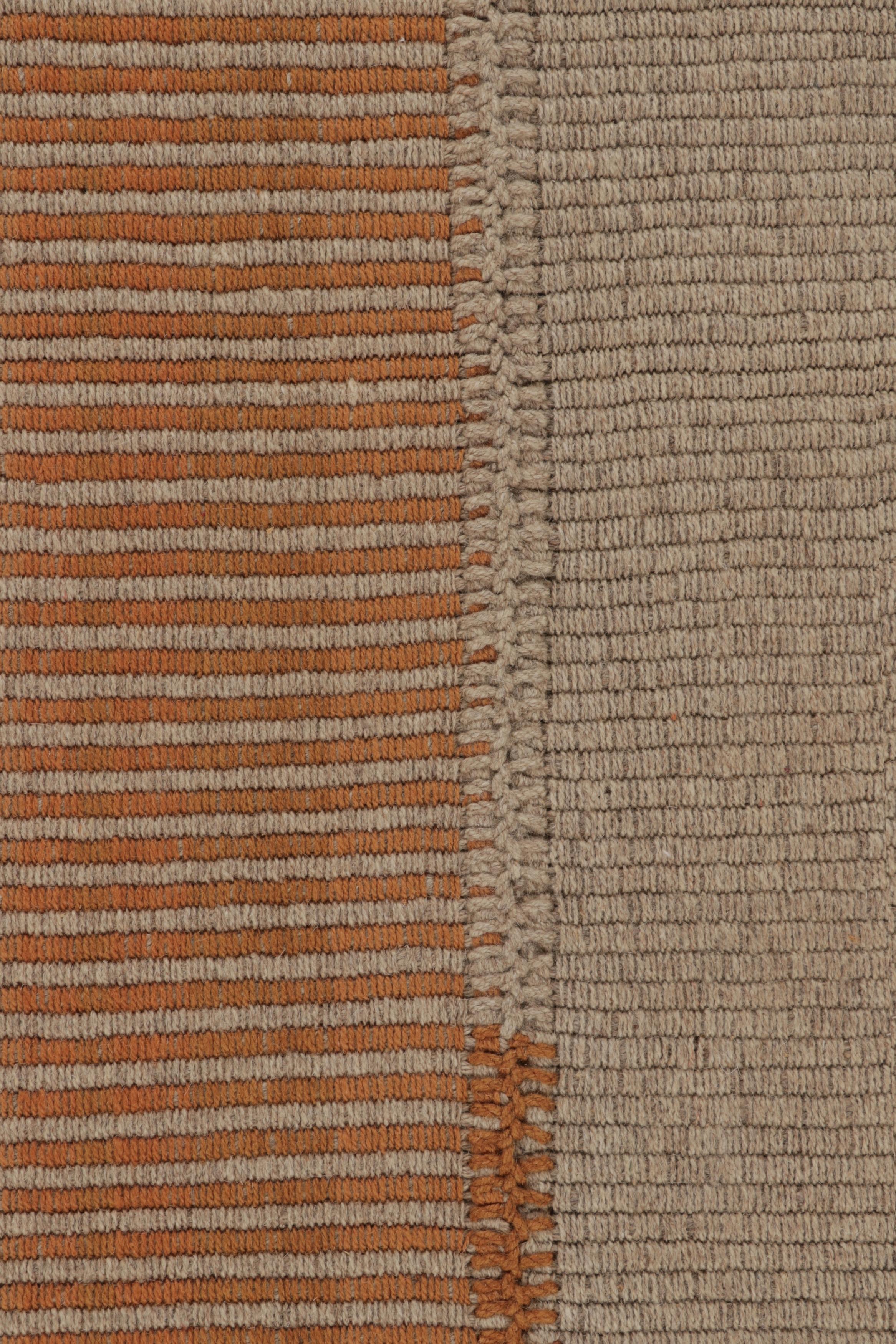  Tessuto a mano in lana, questo Kilim contemporaneo 3x4 fa parte di una nuova ed entusiasmante collezione a tessitura piatta personalizzabile di Rug & Kilim.
Sul design: 
