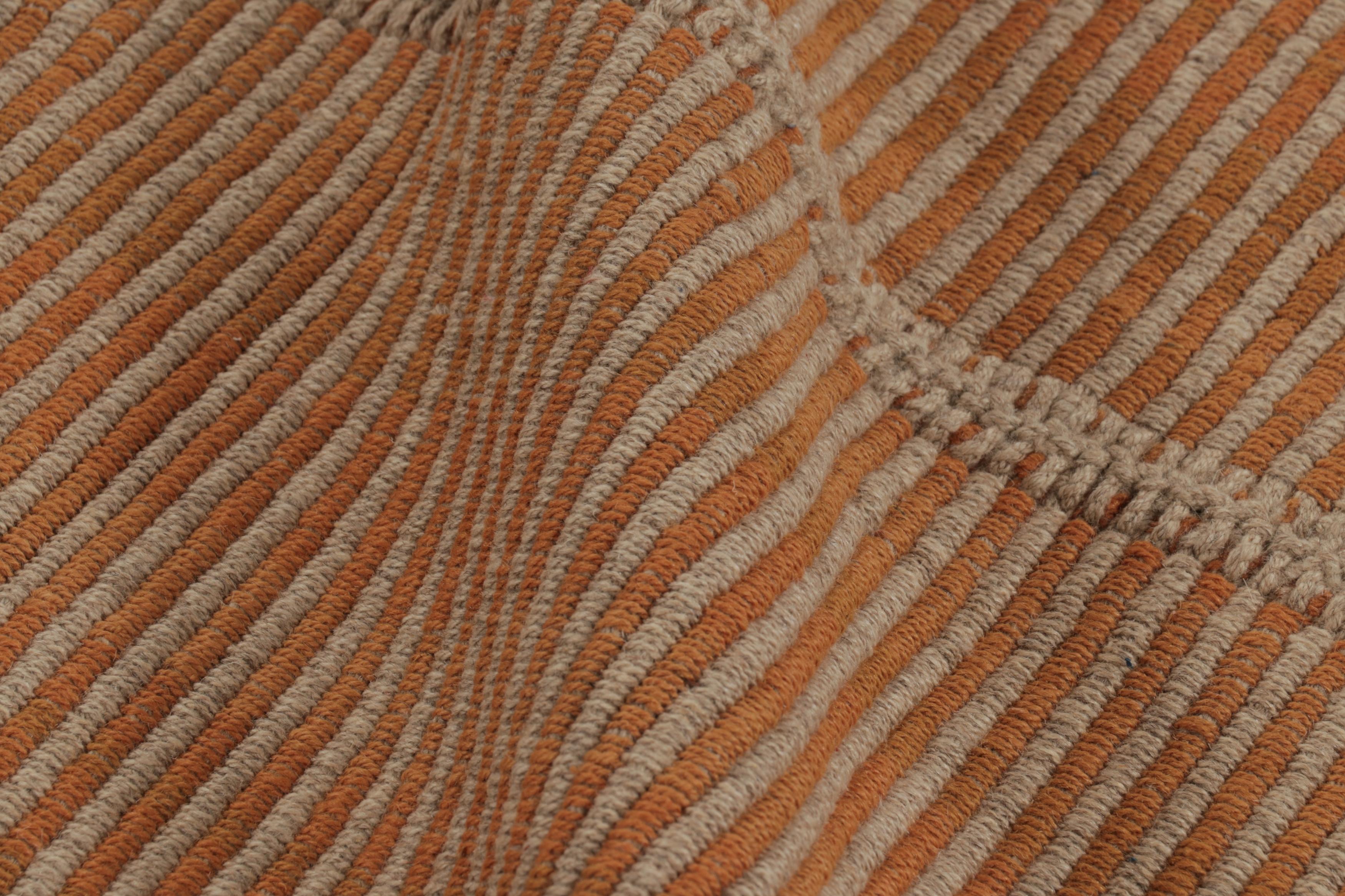 Annodato a mano Rug & Kilim, Kilim d'accento beige con strisce arancioni in vendita