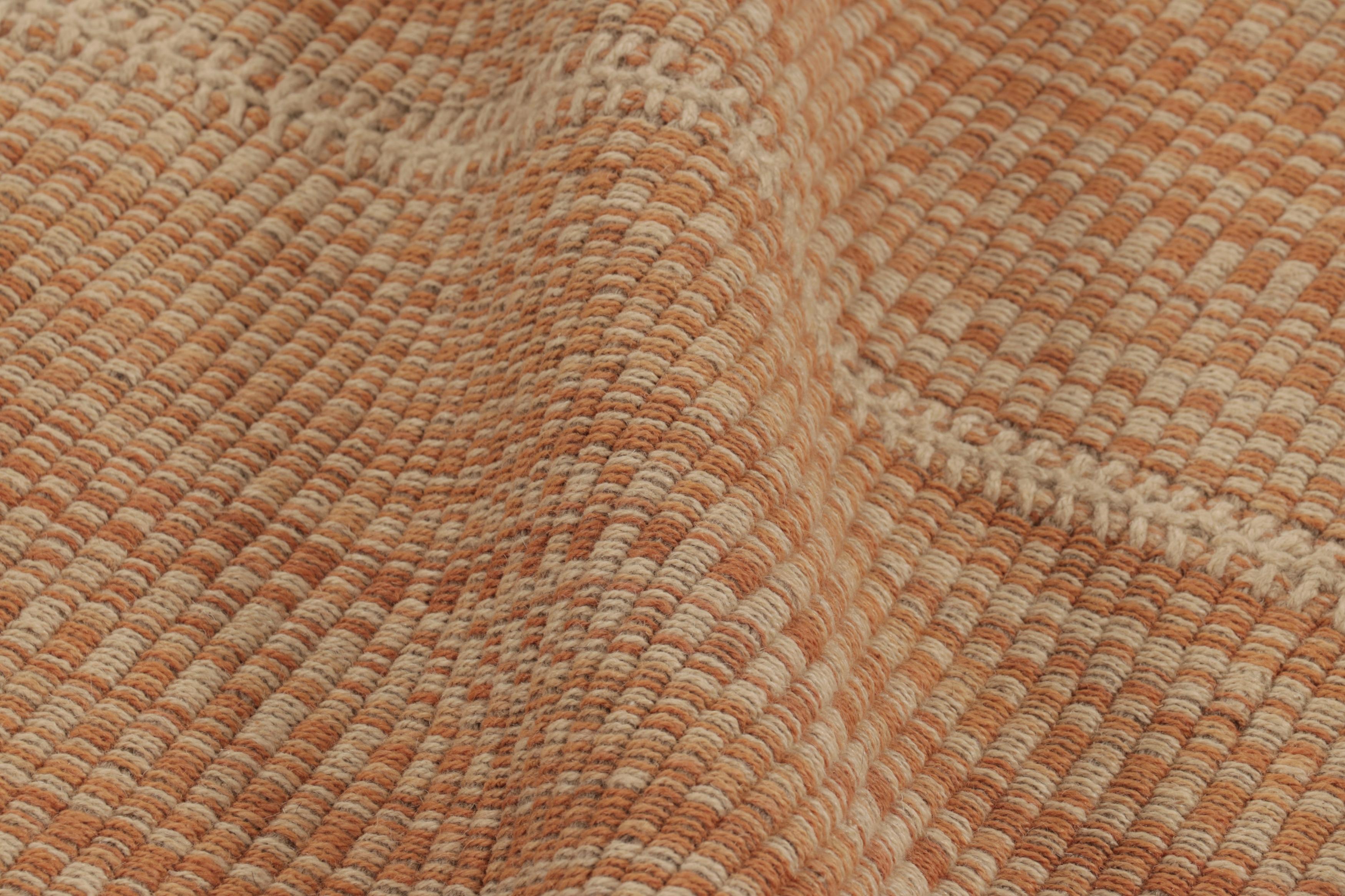 Annodato a mano Rug & Kilim, Kilim d'accento beige con strisce arancioni in vendita