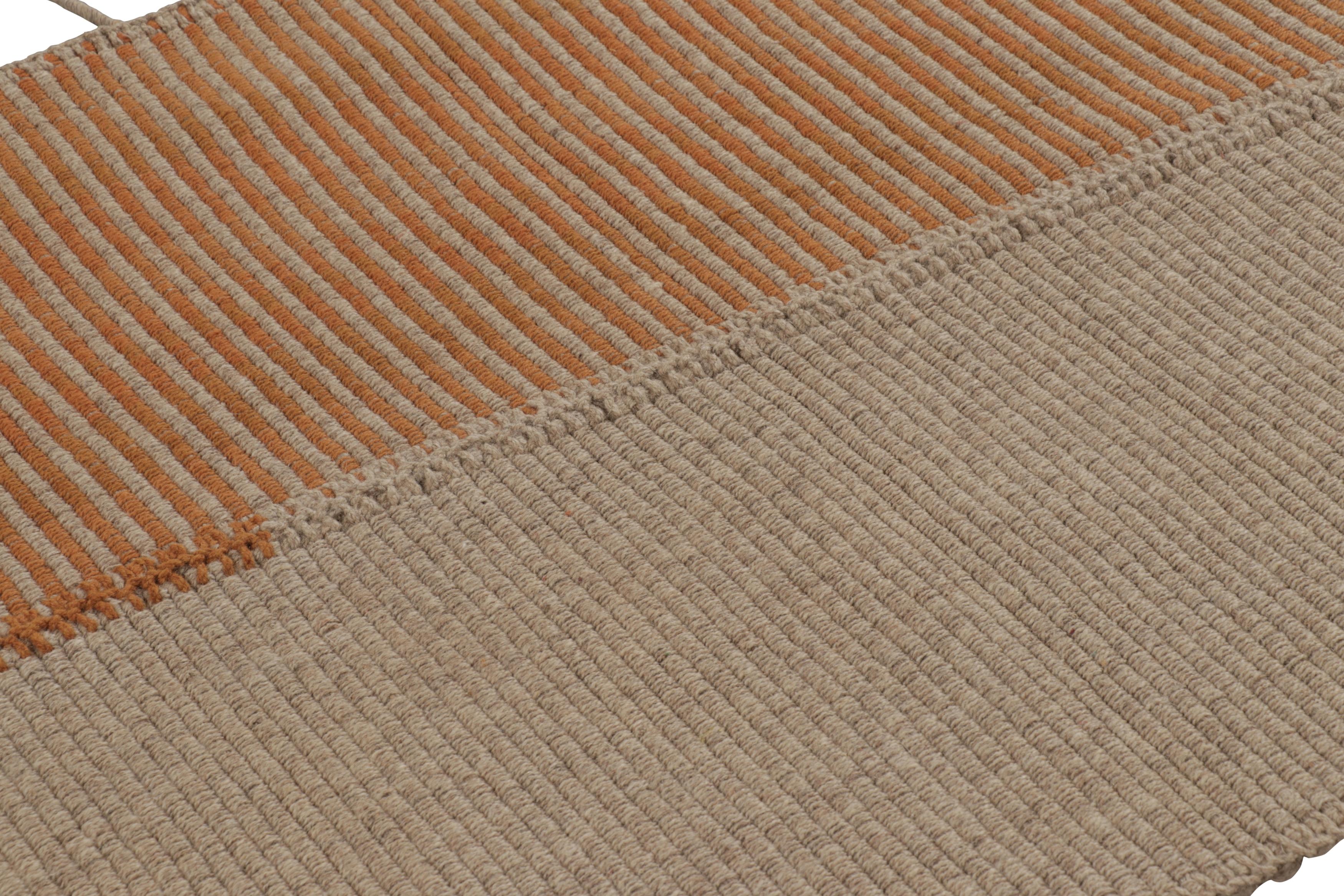 Rug & Kilim, Kilim d'accento beige con strisce arancioni In condizioni Nuovo in vendita a Long Island City, NY