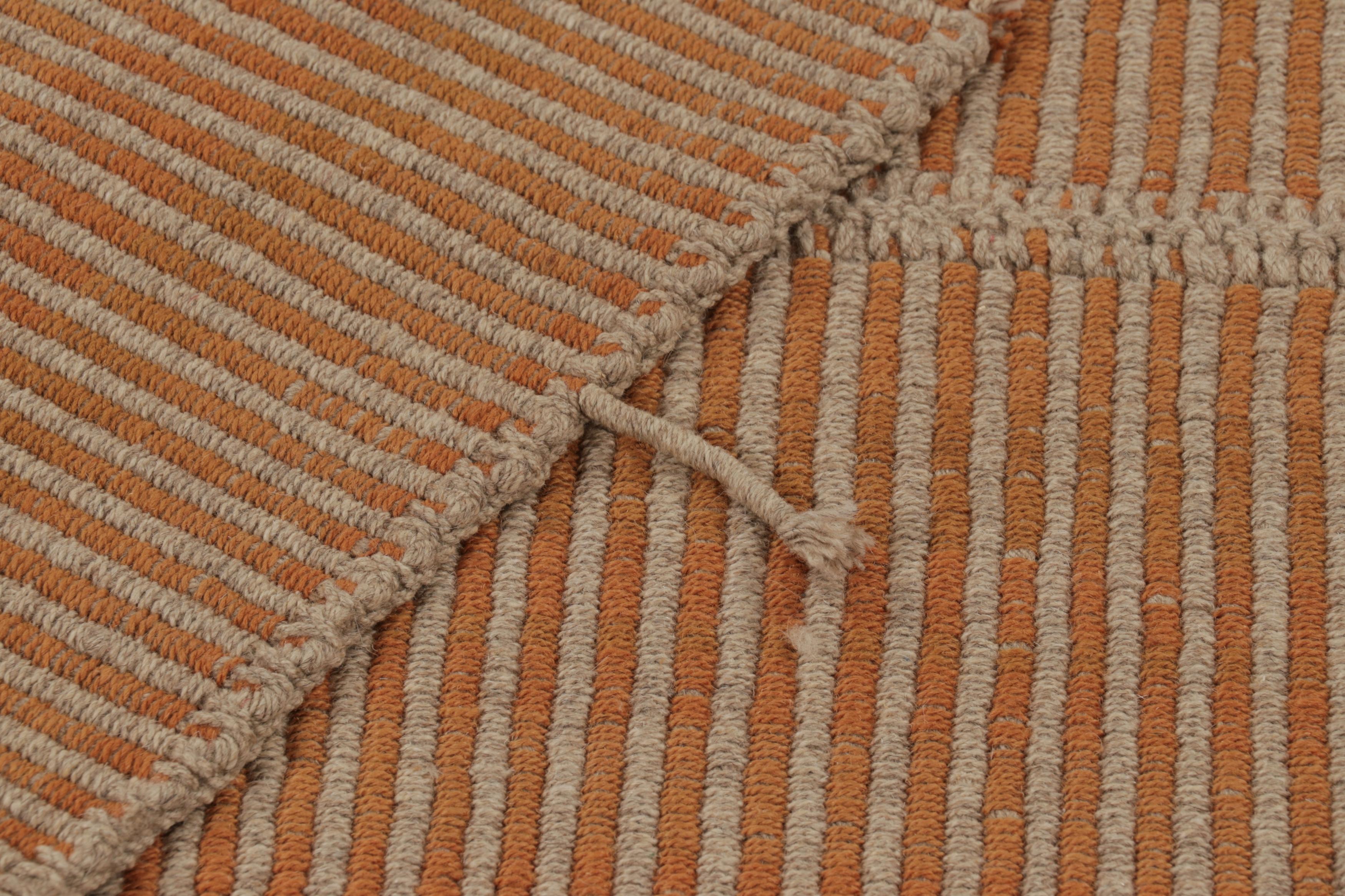 Rug & Kilim, Kilim d'accento beige con strisce arancioni In condizioni Nuovo in vendita a Long Island City, NY