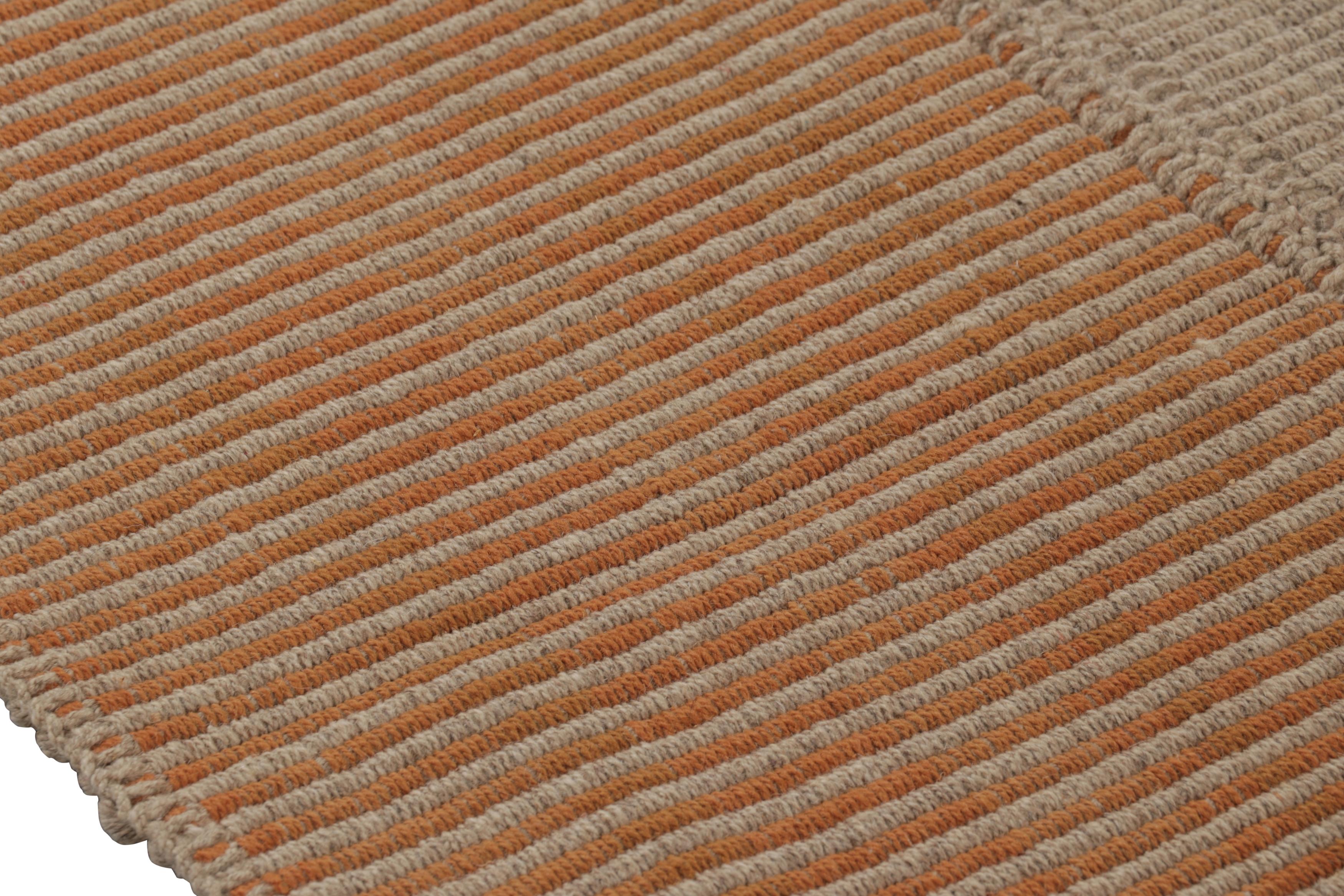 XXI secolo e contemporaneo Rug & Kilim, Kilim d'accento beige con strisce arancioni in vendita