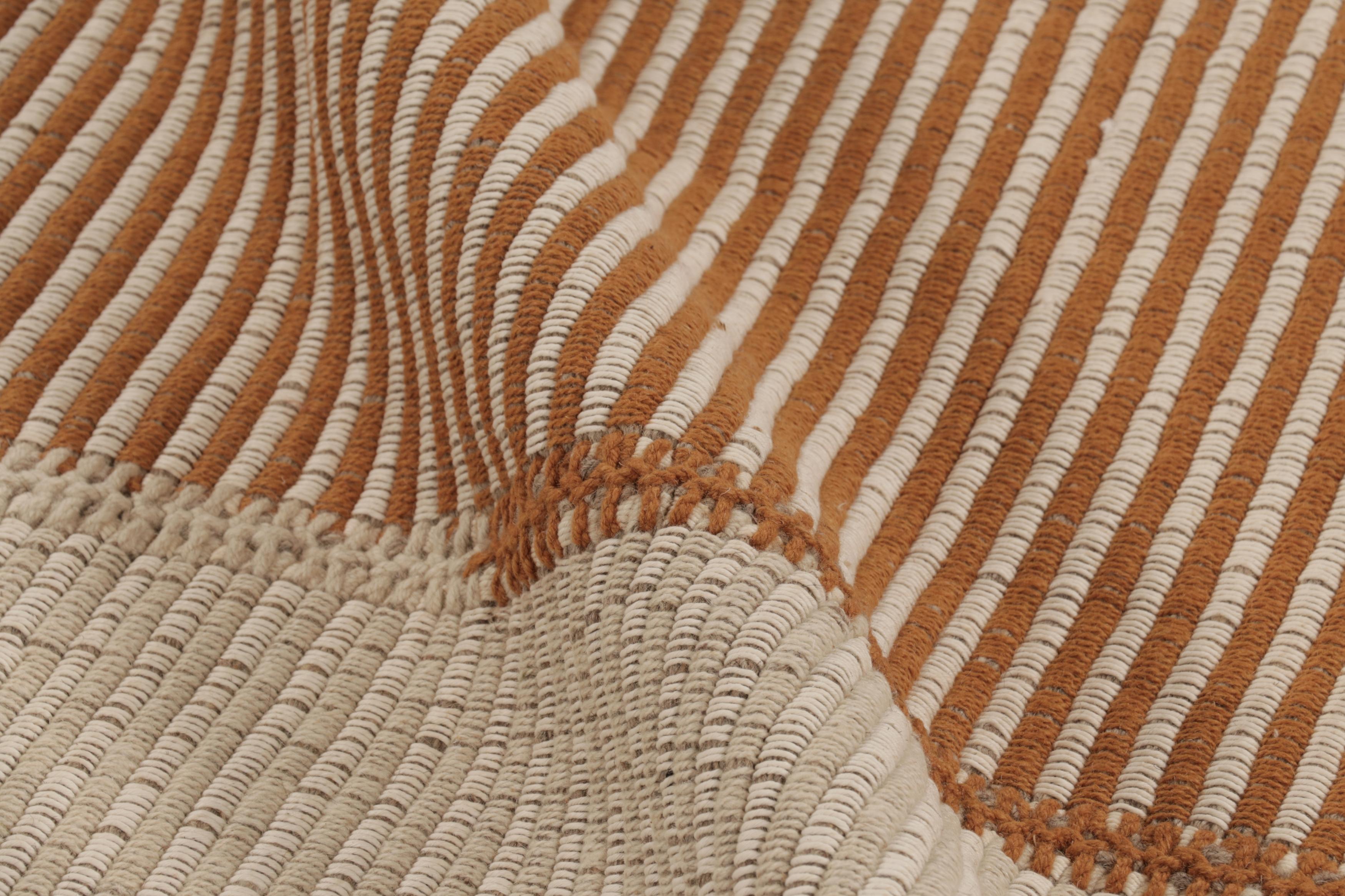 Kilim de acento de Rug & Kilim, beige con rayas de textura naranja cálido en Nuevo estado para la venta en Long Island City, NY