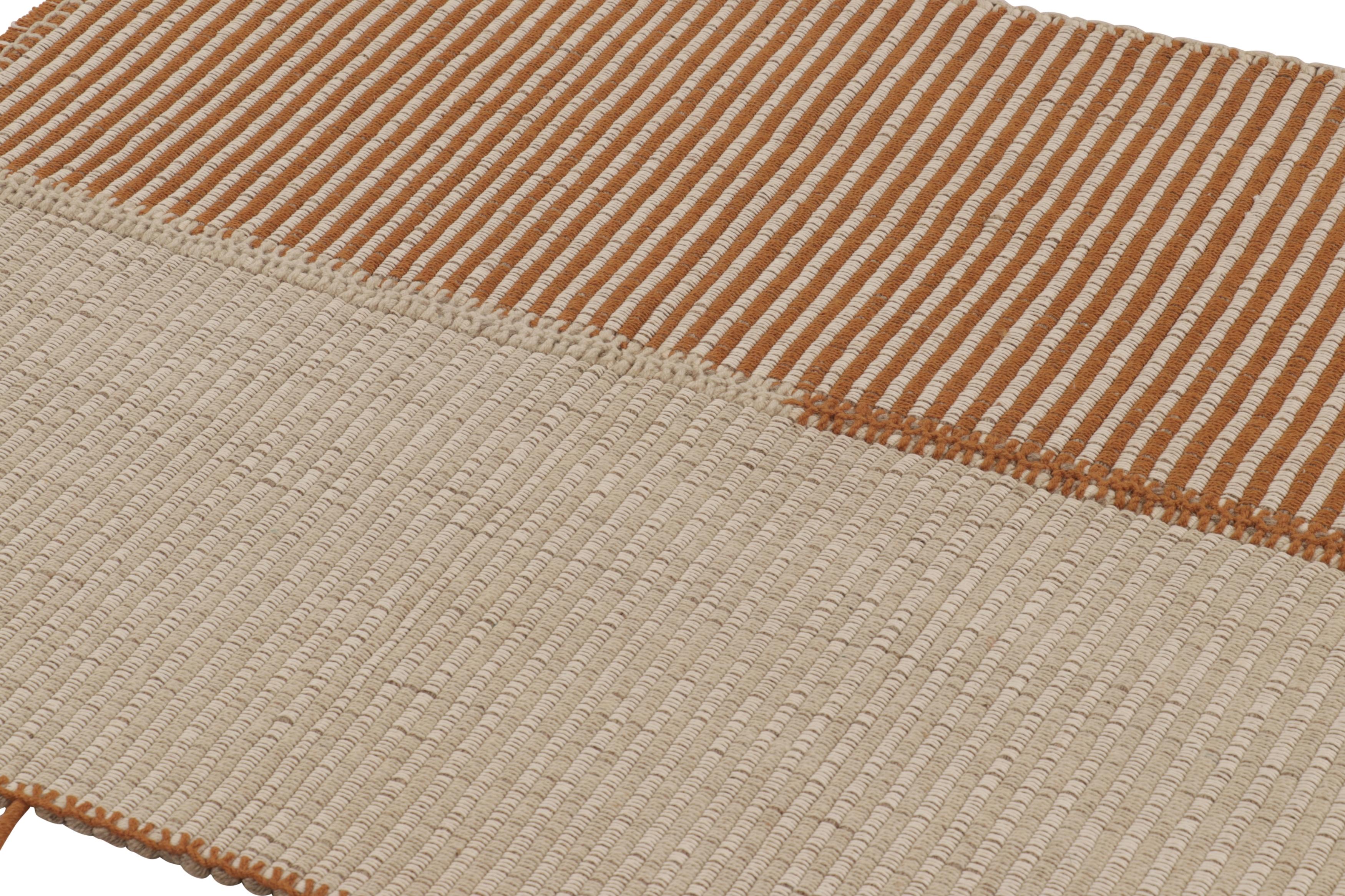 Kilim de acento de Rug & Kilim, beige con rayas de textura naranja cálido Lana en venta