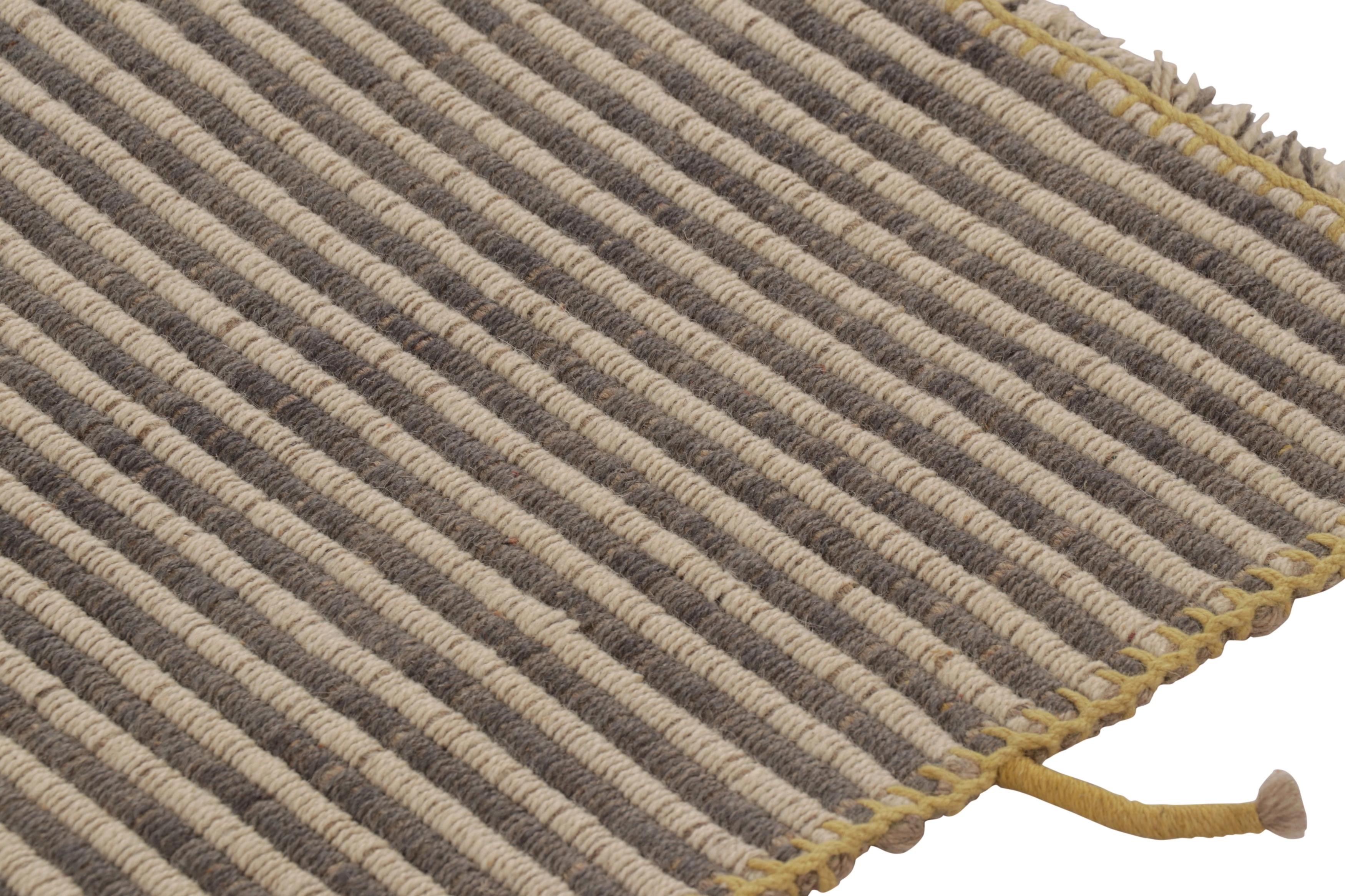 Dieser handgewebte, moderne 4x5-Kilim aus Wolle stammt aus einer aufregenden neuen Flachgewebe-Kollektion von Rug & Kilim, die nach Maß gefertigt wird.
Über das Design:
