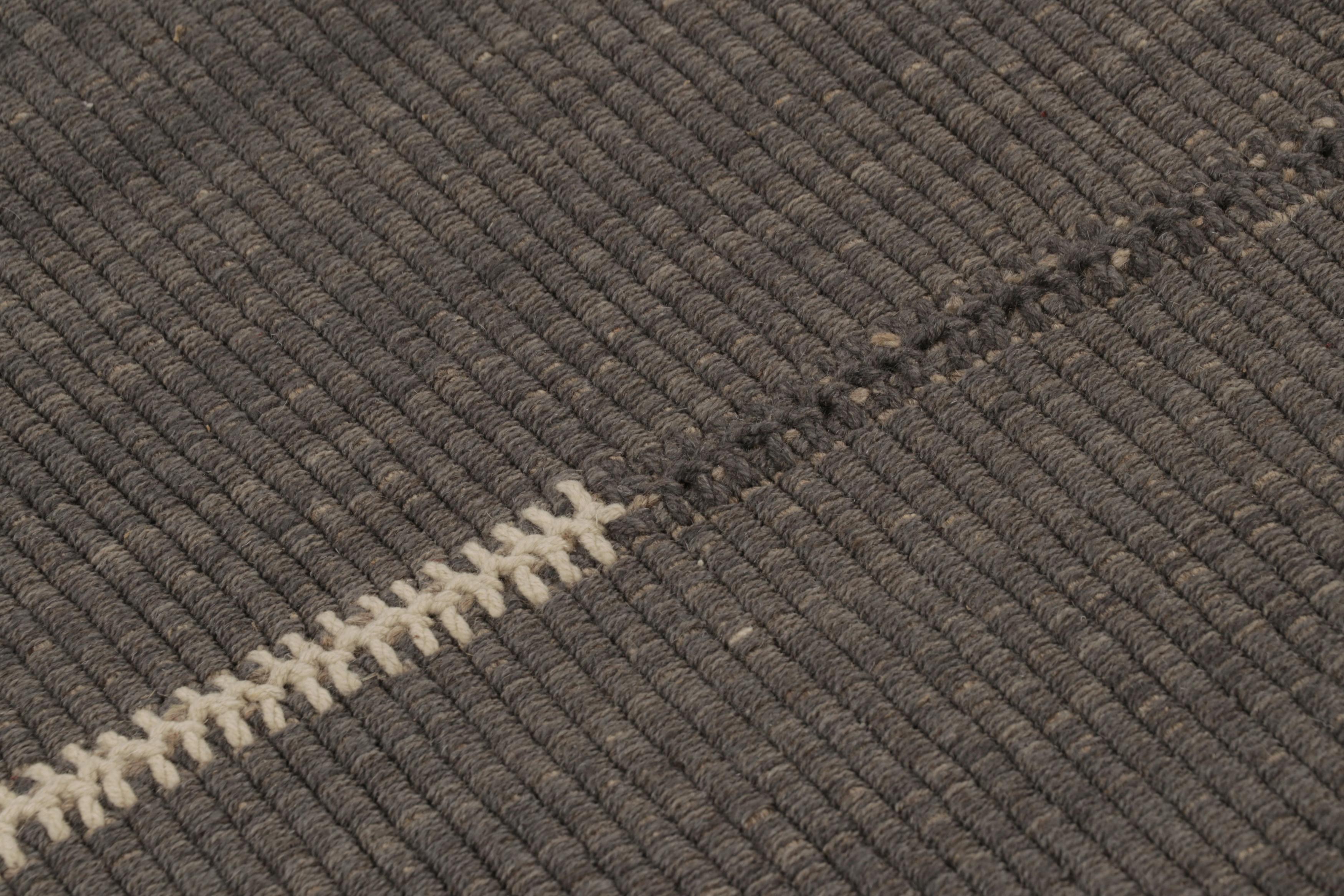 Afghano Rug & Kilim, Kilim d'accento a righe grigie con accenti beige in vendita